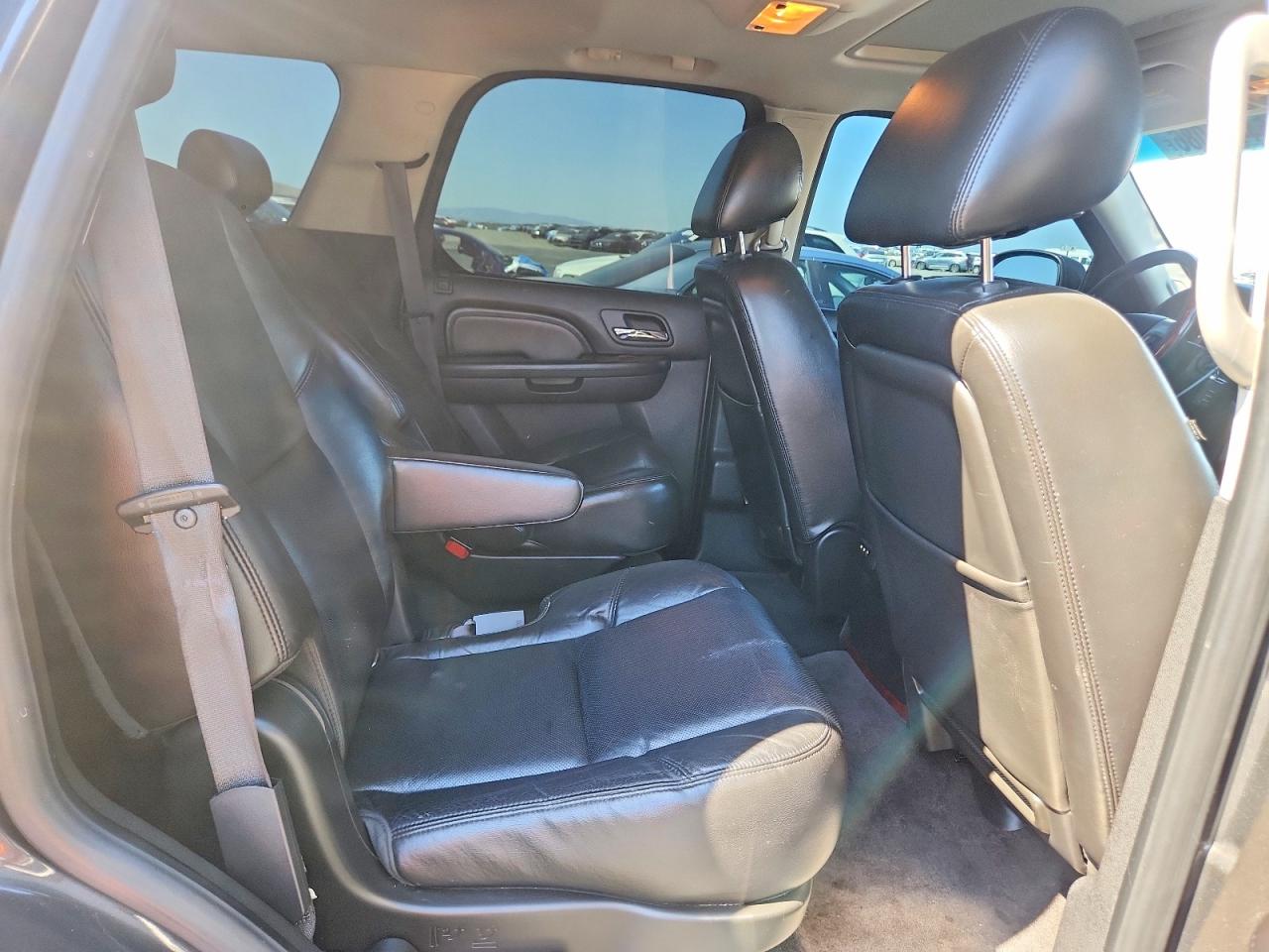 2010 Cadillac Escalade Luxury Gray vin: 1GYUKBEF4AR238929