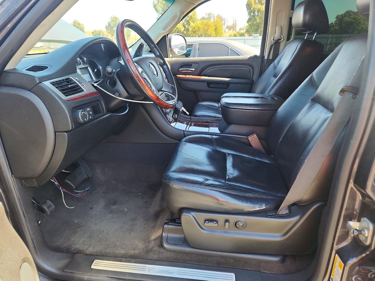 2010 Cadillac Escalade Luxury Gray vin: 1GYUKBEF4AR238929