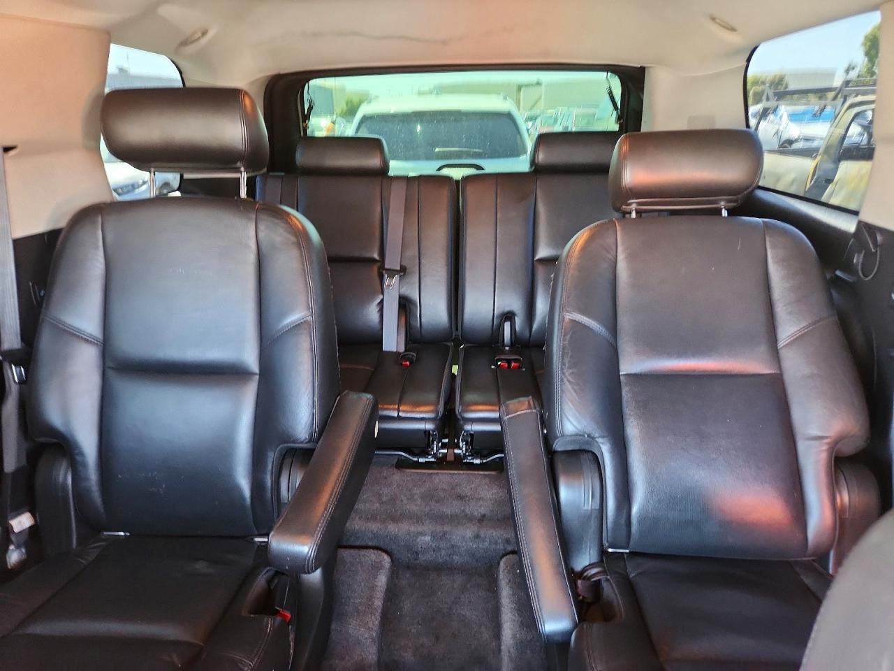 2010 Cadillac Escalade Luxury Gray vin: 1GYUKBEF4AR238929