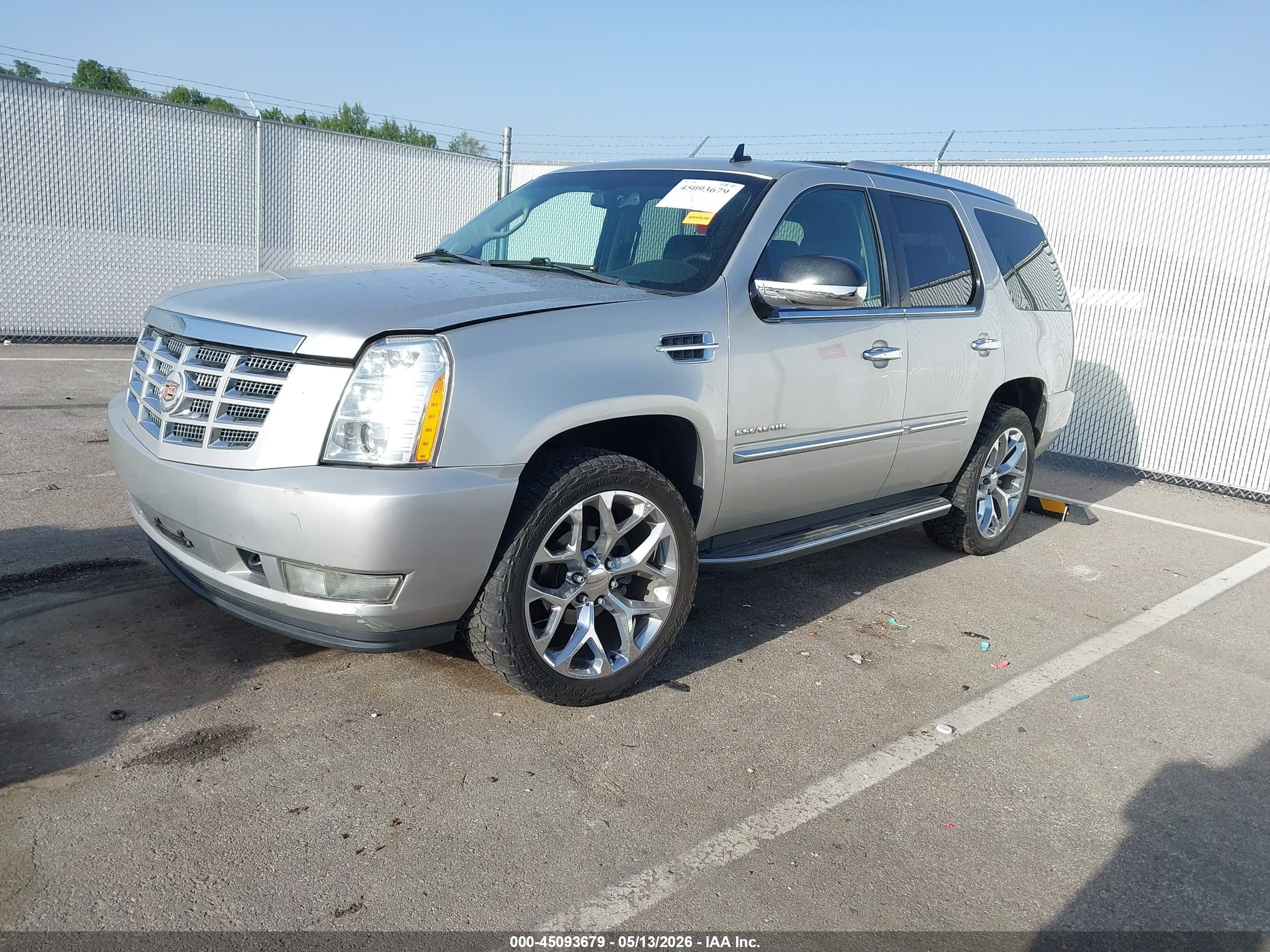 2010 Cadillac Escalade Luxury Silver vin: 1GYUKBEF5AR180751