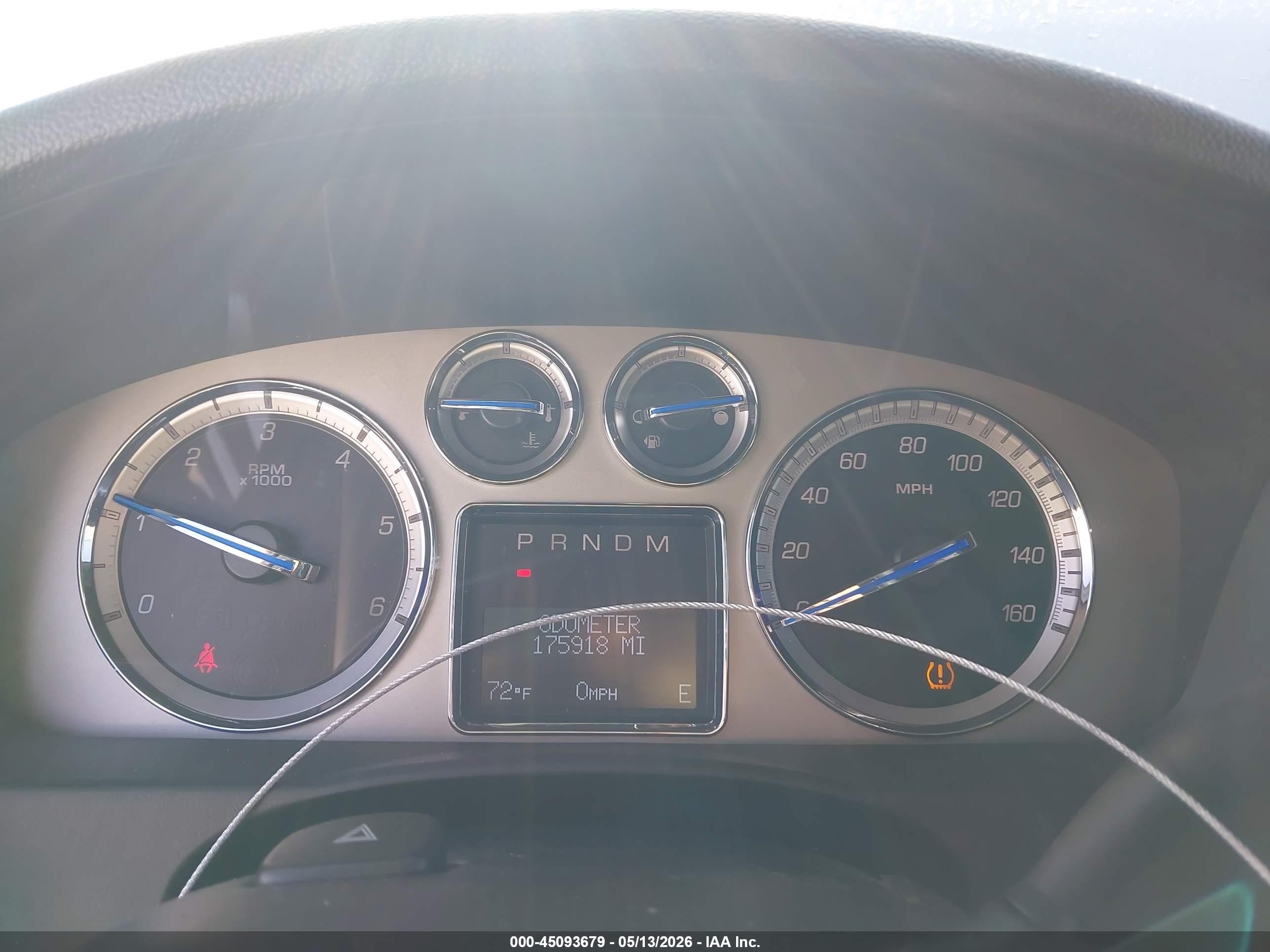 2010 Cadillac Escalade Luxury Silver vin: 1GYUKBEF5AR180751