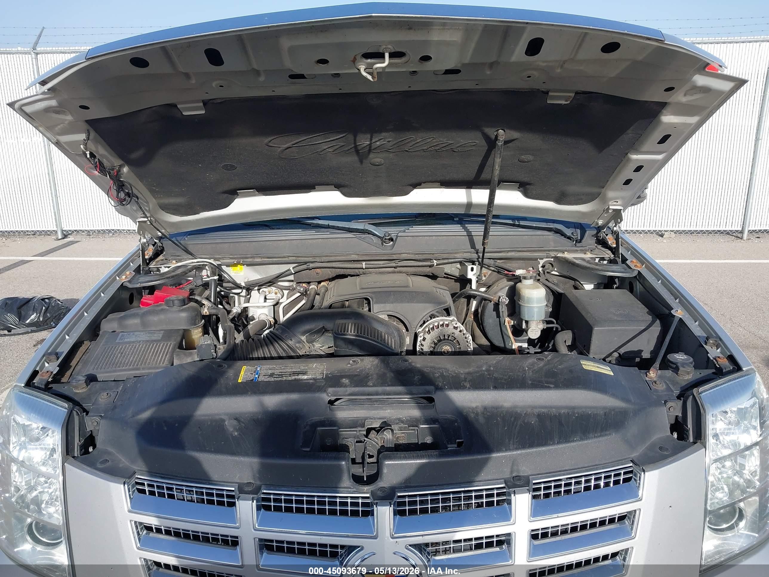 2010 Cadillac Escalade Luxury Silver vin: 1GYUKBEF5AR180751
