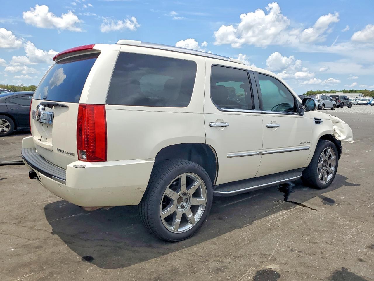 2010 Cadillac Escalade Luxury White vin: 1GYUKBEF5AR279182