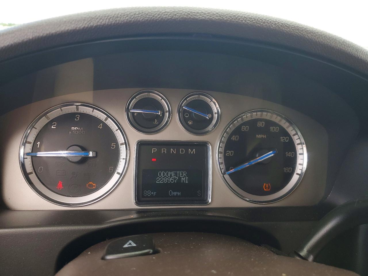 2010 Cadillac Escalade Luxury White vin: 1GYUKBEF5AR279182