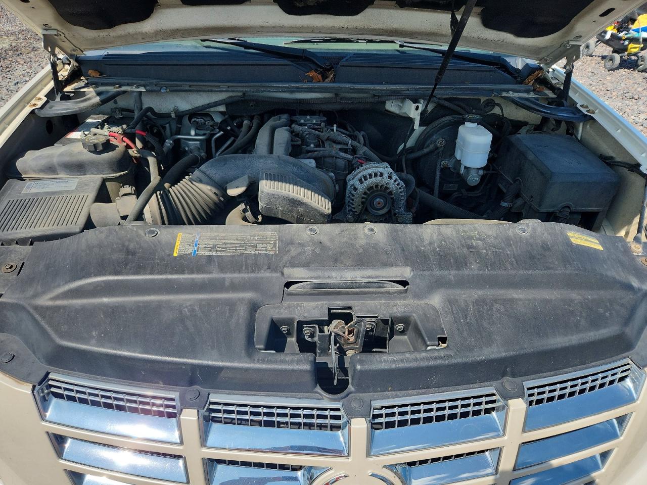 2010 Cadillac Escalade Luxury White vin: 1GYUKBEF7AR212177