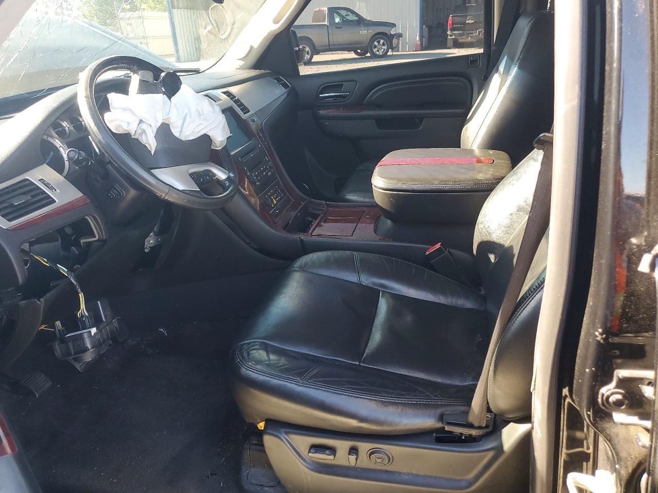 2010 Cadillac Escalade Luxury Black vin: 1GYUKBEF7AR213636