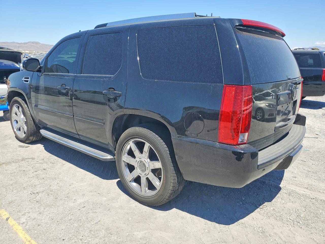 2010 Cadillac Escalade Luxury Black vin: 1GYUKBEF9AR138552