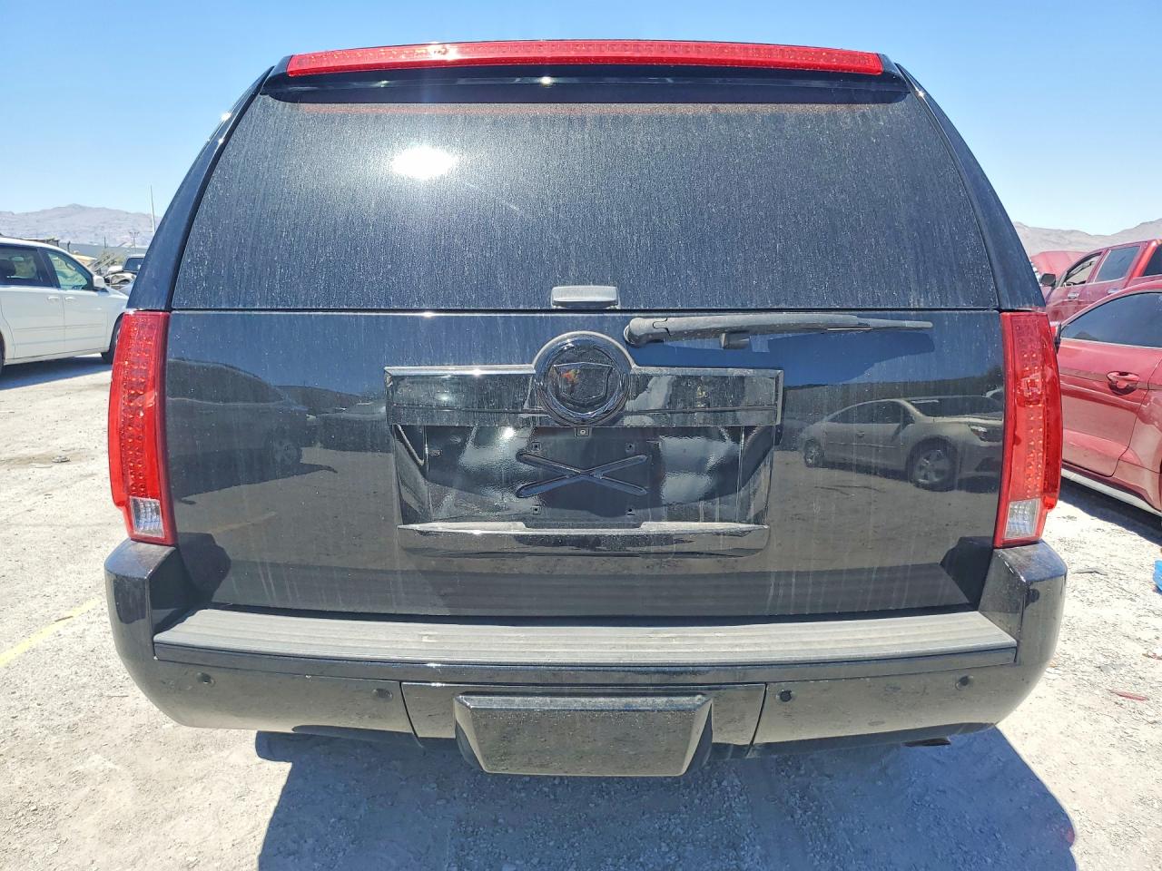 2010 Cadillac Escalade Luxury Black vin: 1GYUKBEF9AR138552