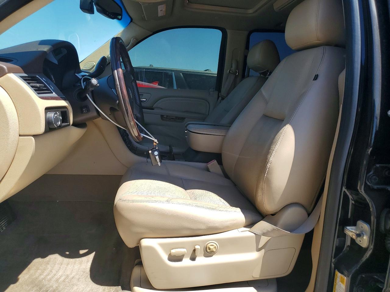 2010 Cadillac Escalade Luxury Black vin: 1GYUKBEF9AR138552