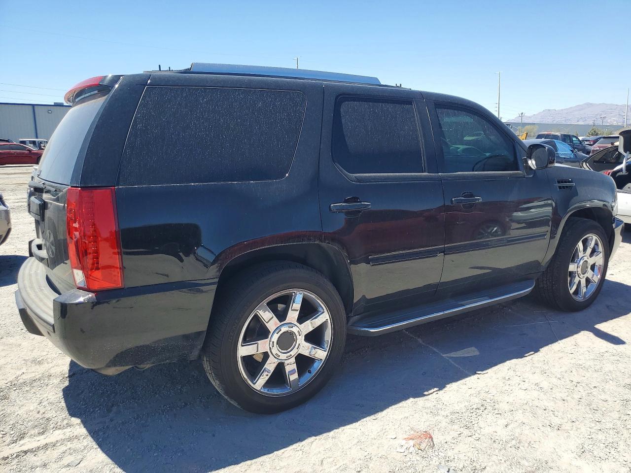 2010 Cadillac Escalade Luxury Black vin: 1GYUKBEF9AR138552