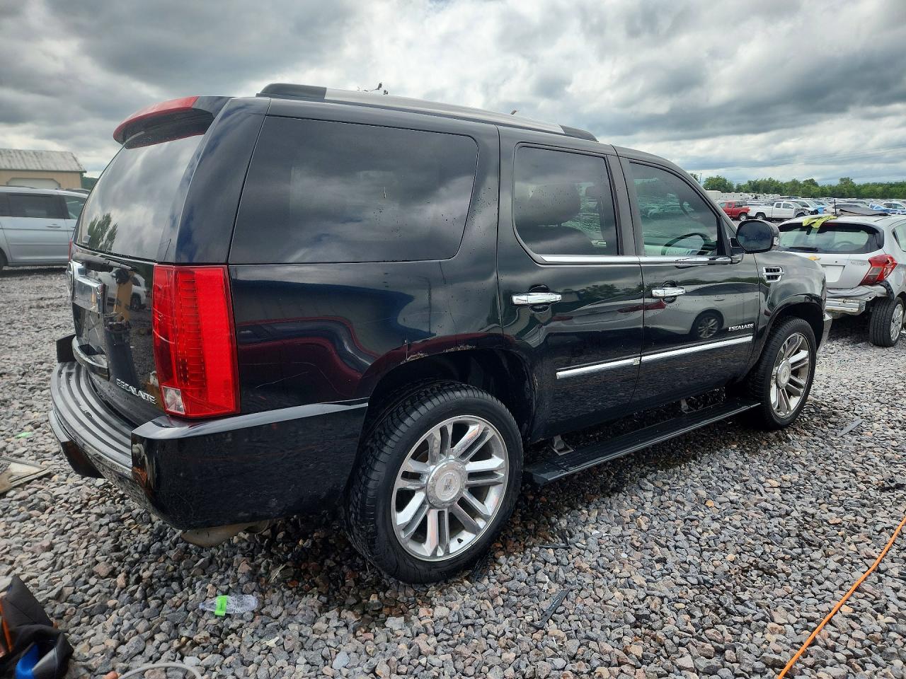 2010 Cadillac Escalade Premium Черный vin: 1GYUKCEF3AR217673
