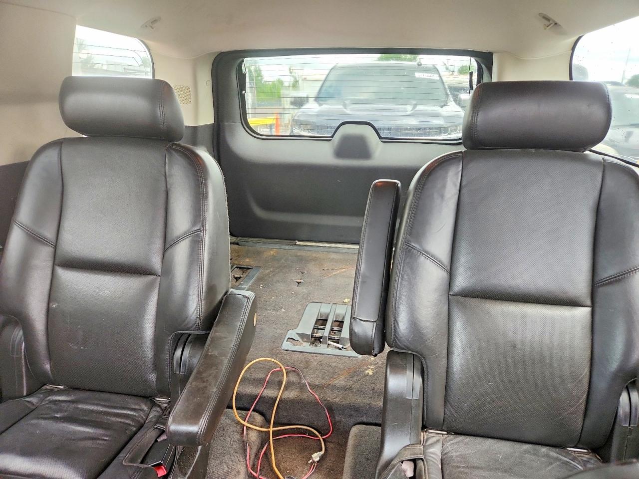 2010 Cadillac Escalade Premium Черный vin: 1GYUKCEF3AR217673