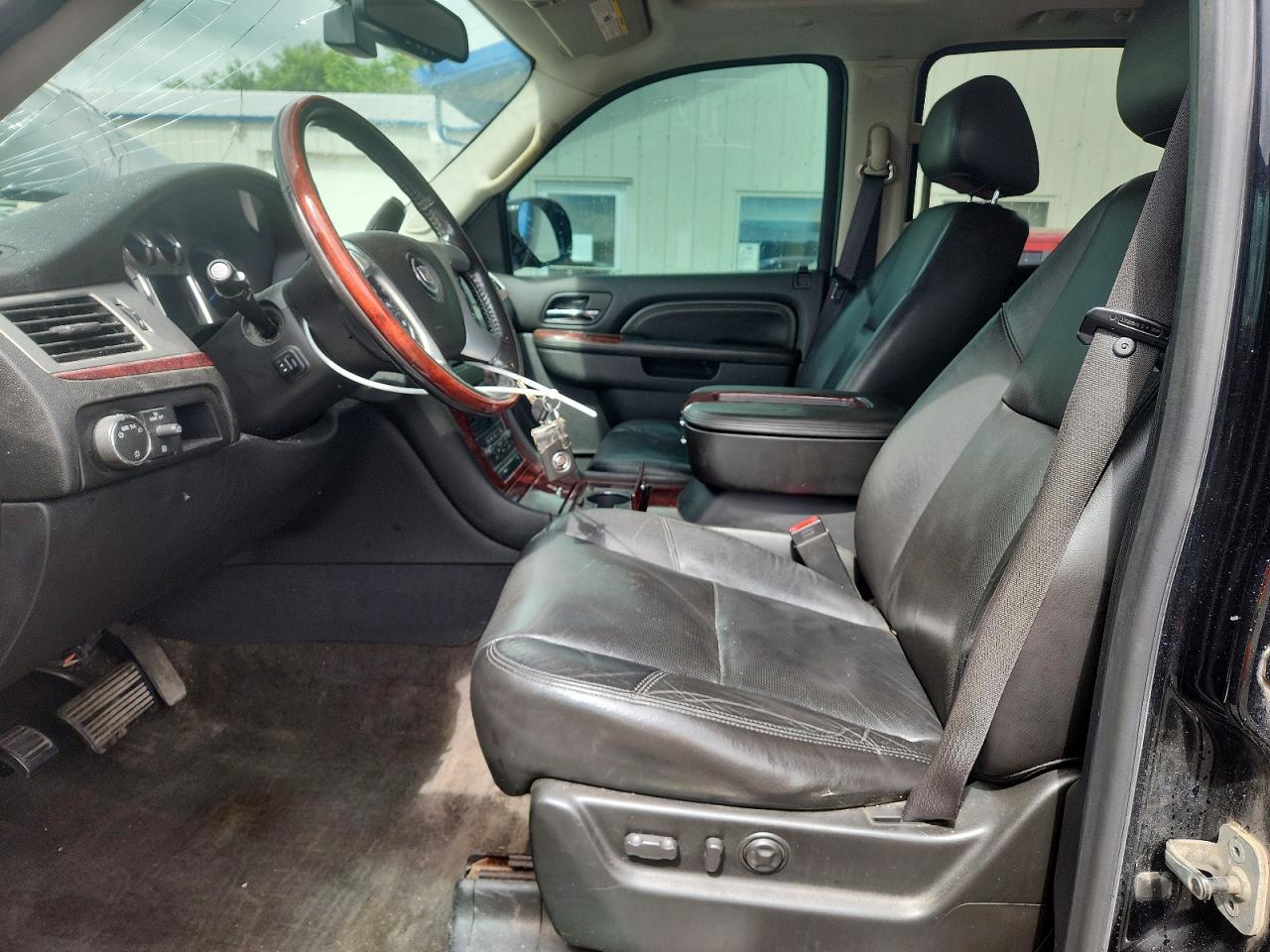 2010 Cadillac Escalade Premium Черный vin: 1GYUKCEF3AR217673