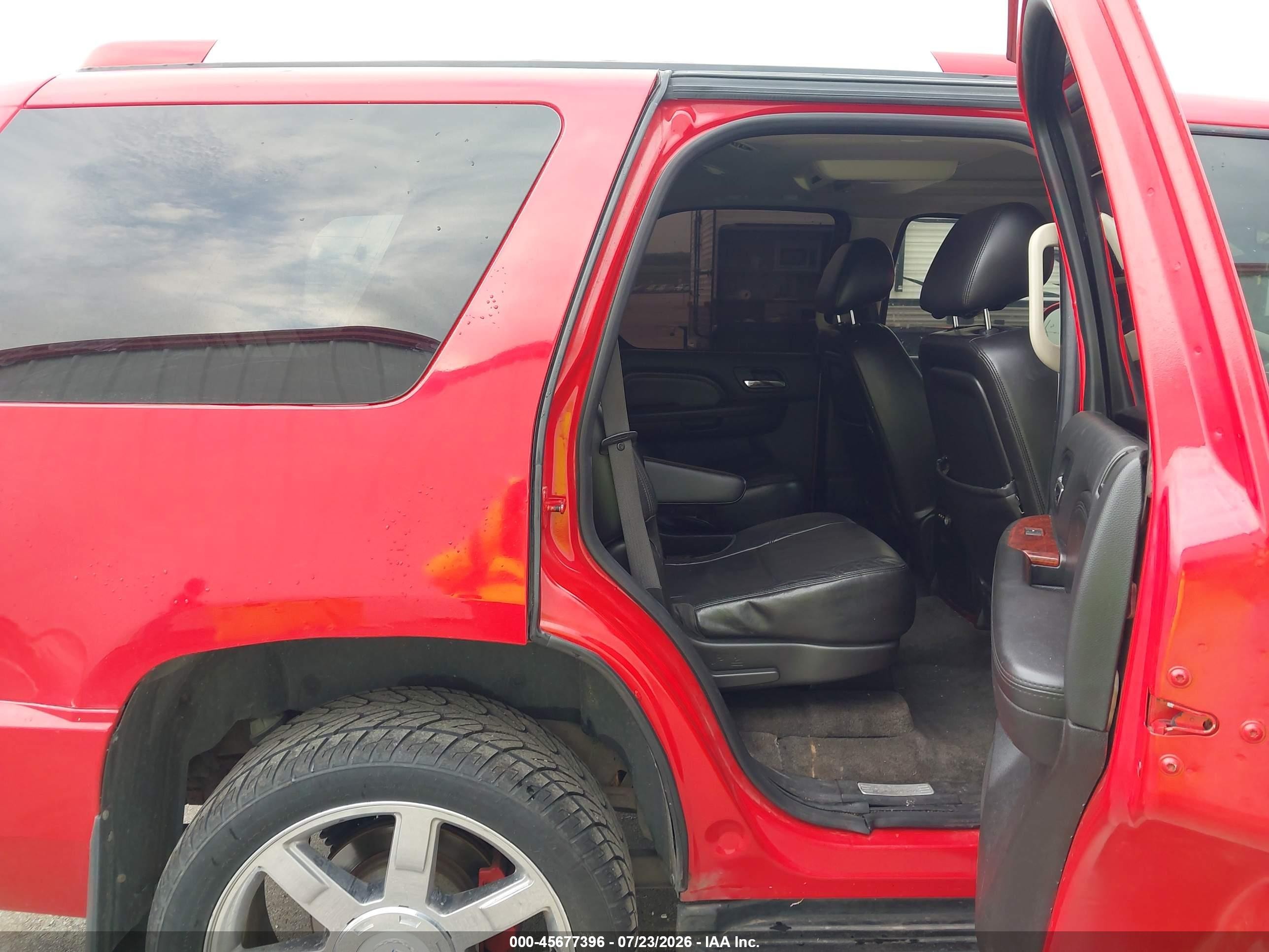 2010 Cadillac Escalade Premium Red vin: 1GYUKCEF7AR172981