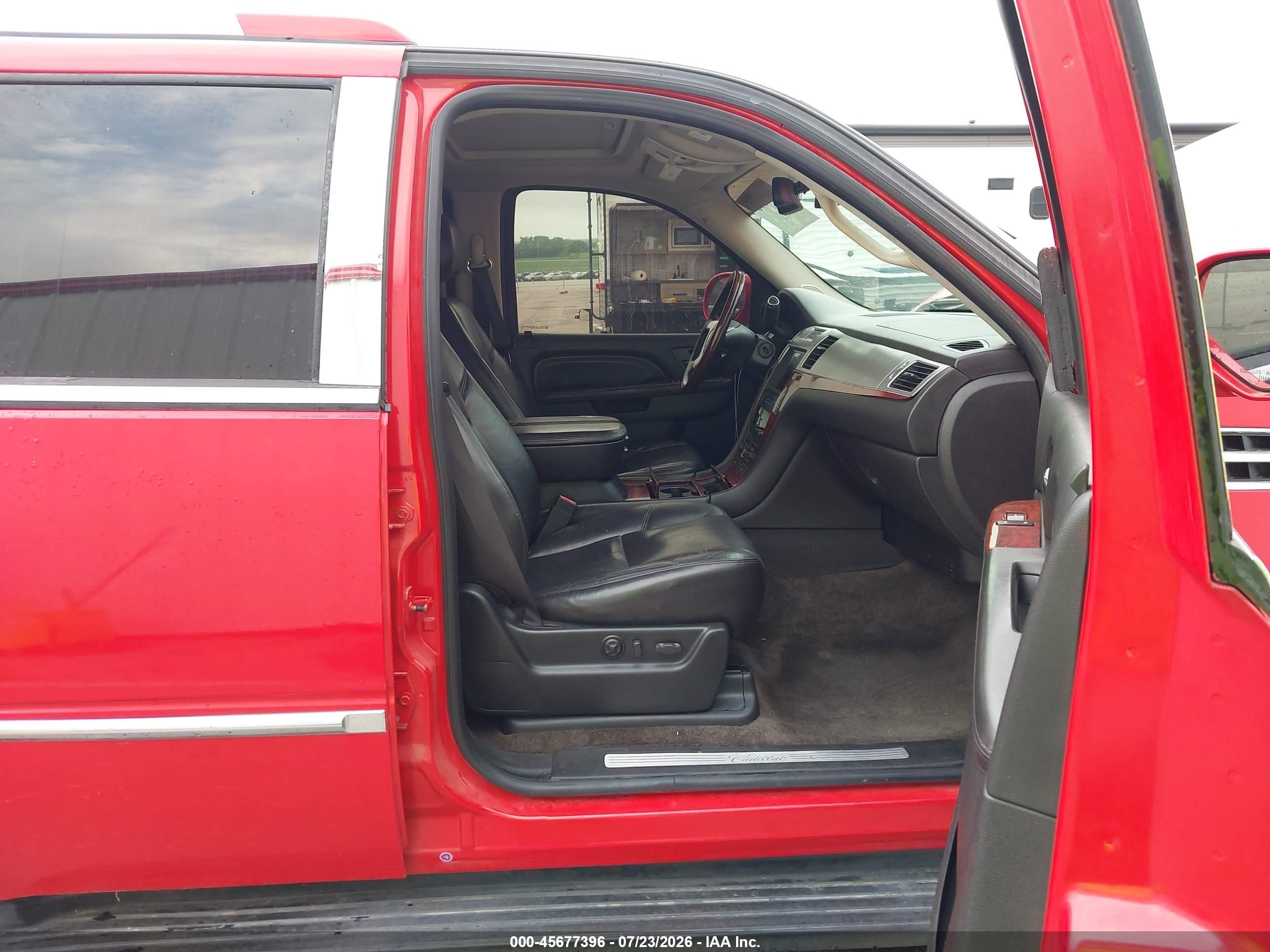 2010 Cadillac Escalade Premium Red vin: 1GYUKCEF7AR172981