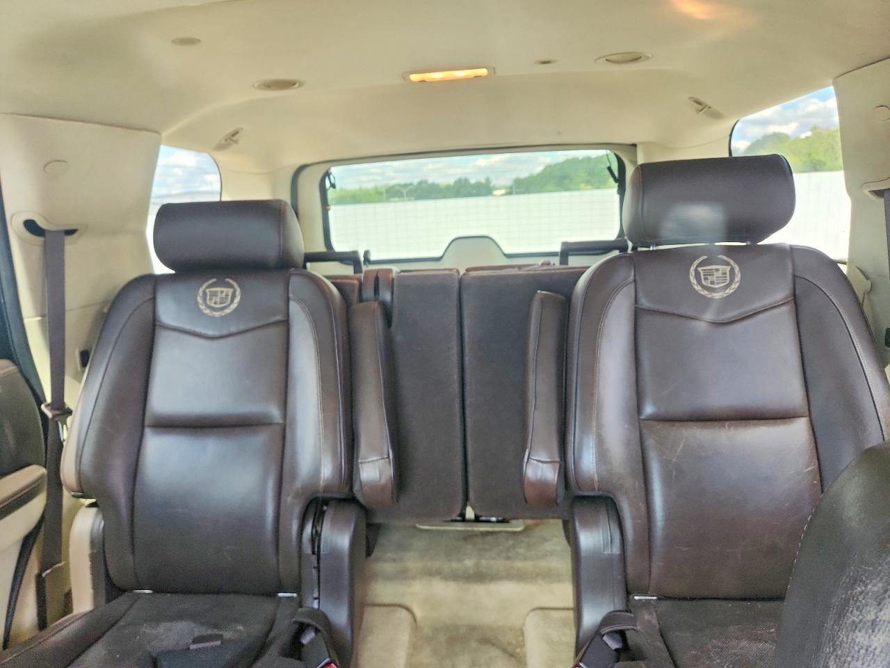 2010 Cadillac Escalade Platinum Black vin: 1GYUKDEF4AR157957