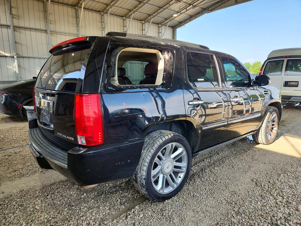 2010 Cadillac Escalade Platinum Black vin: 1GYUKDEF6AR162139