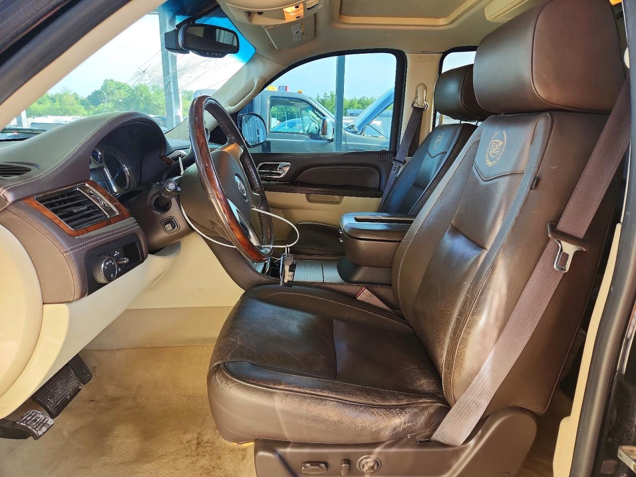 2010 Cadillac Escalade Platinum Black vin: 1GYUKDEF6AR162139
