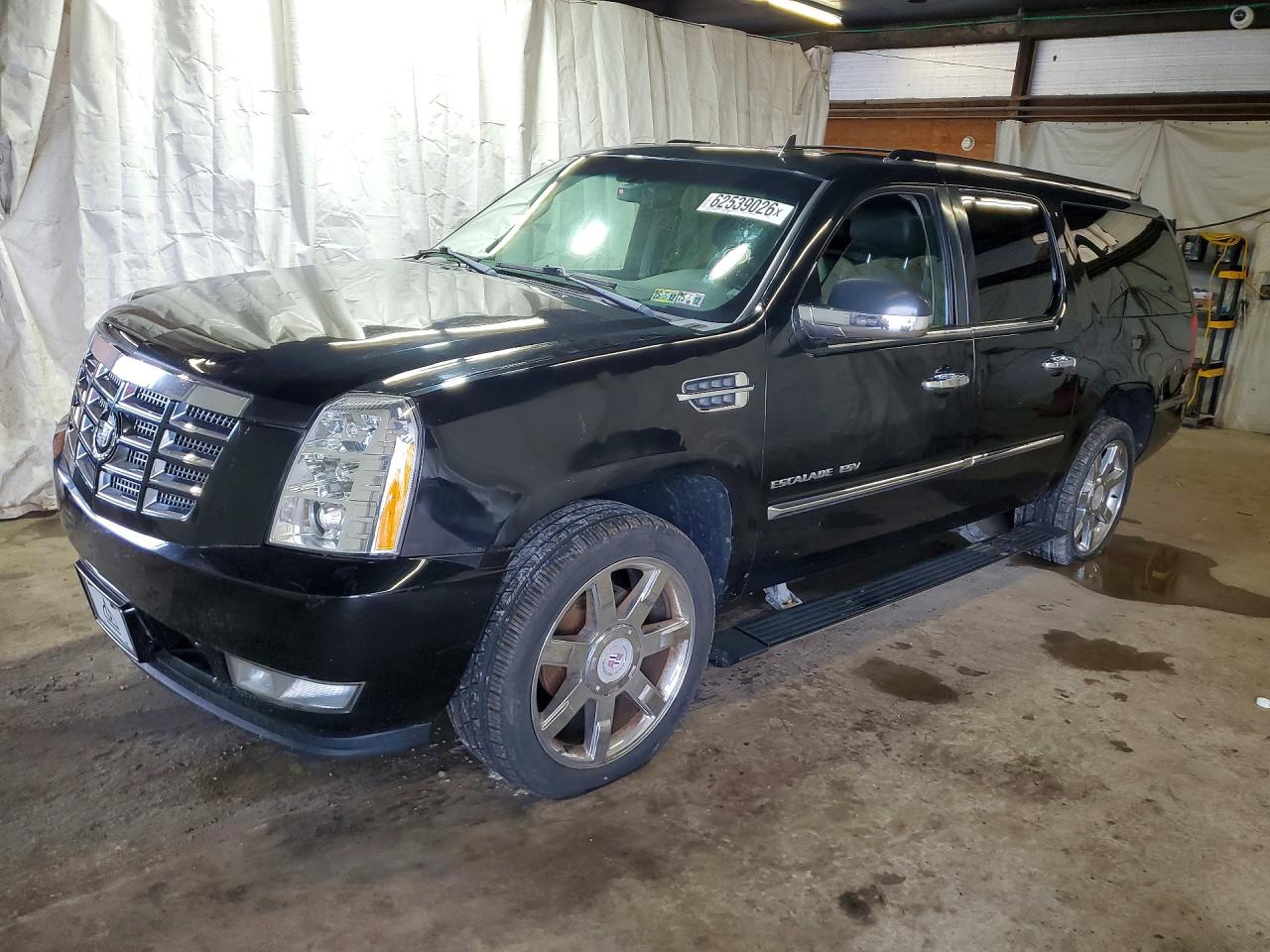 2010 Cadillac Escalade Black vin: 1GYUKJEF5AR280844