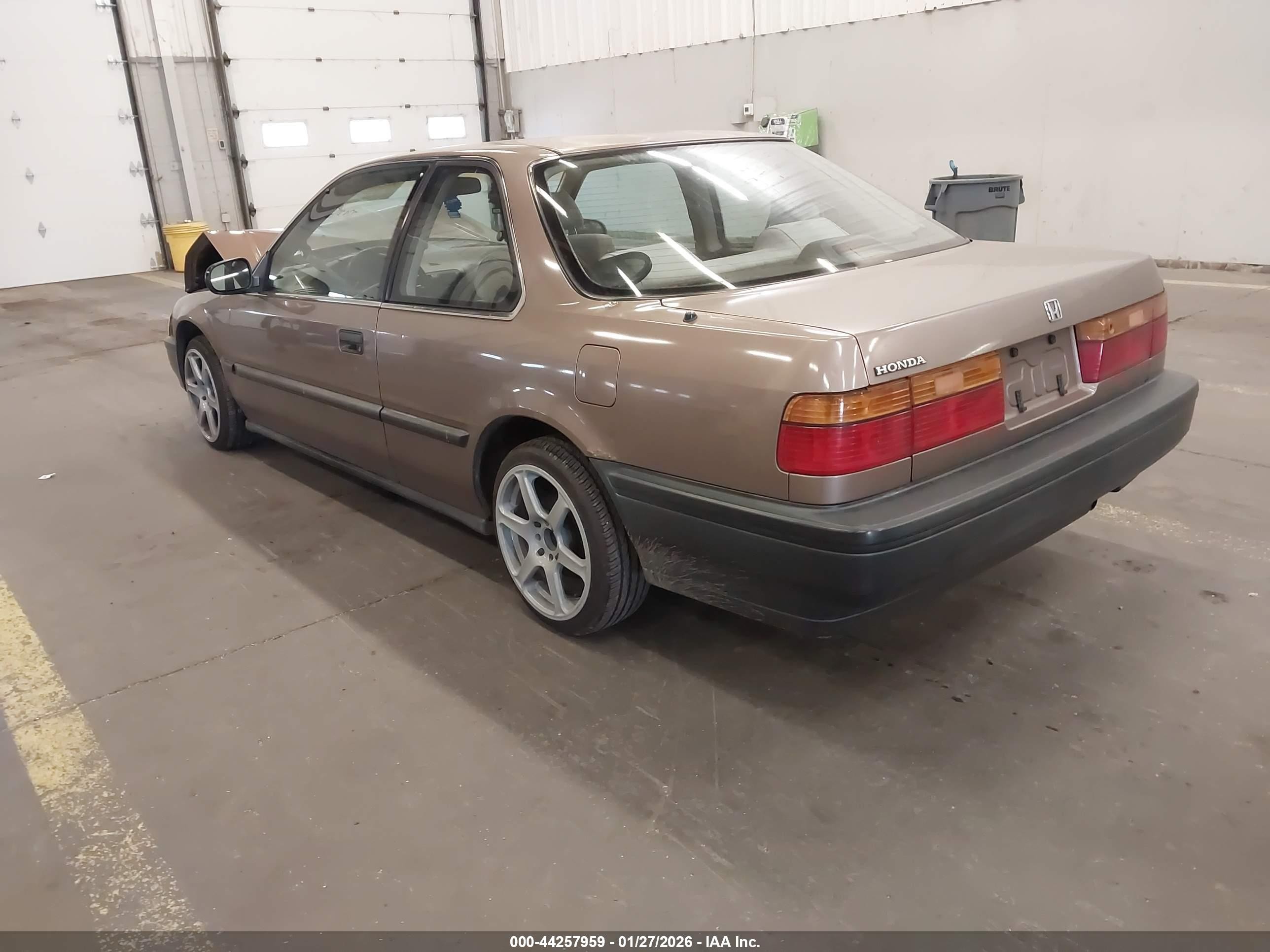 1991 Honda Accord Dx/lx Бежевый vin: 1HGCB7143MA028491