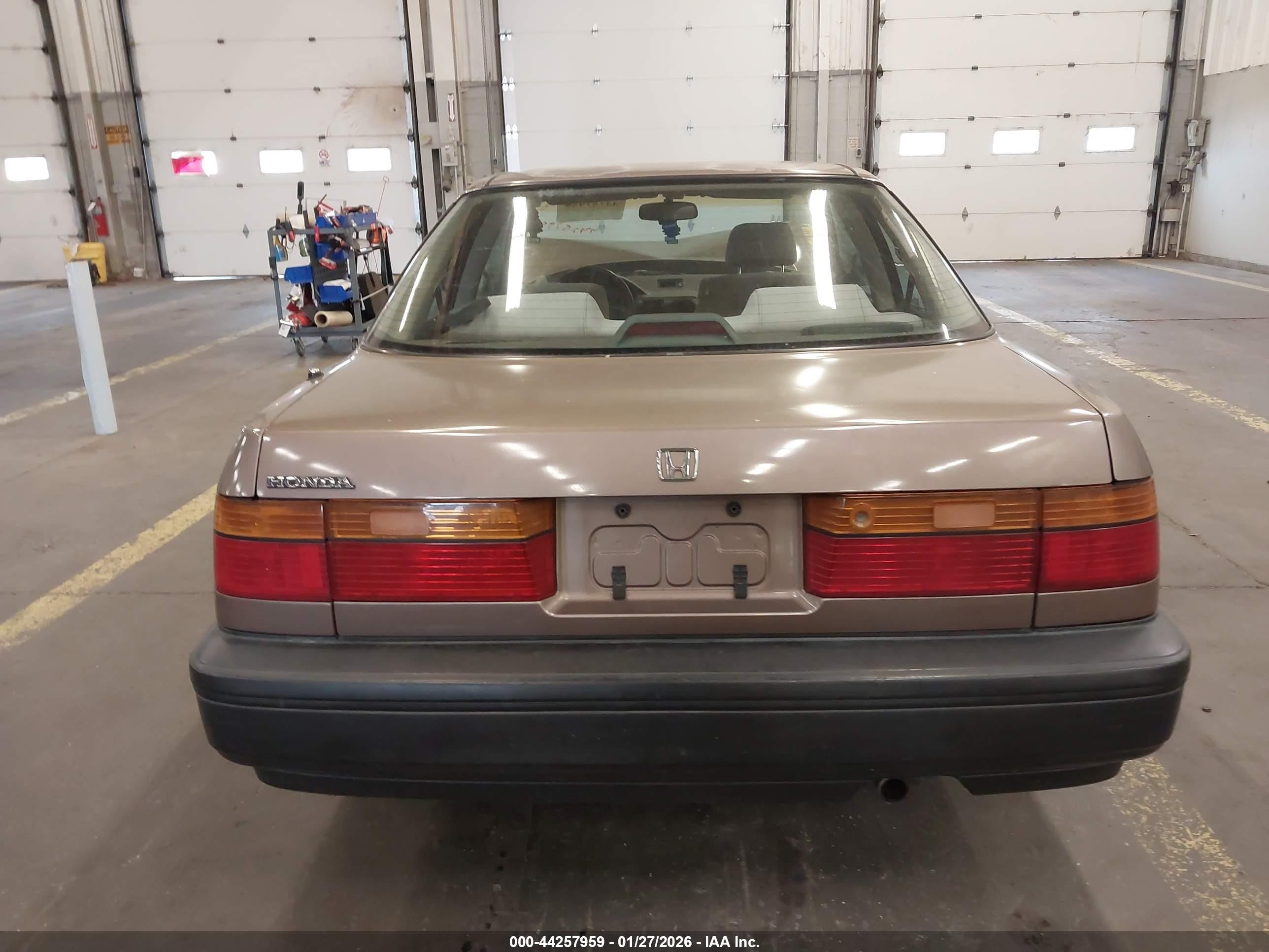 1991 Honda Accord Dx/lx Бежевый vin: 1HGCB7143MA028491