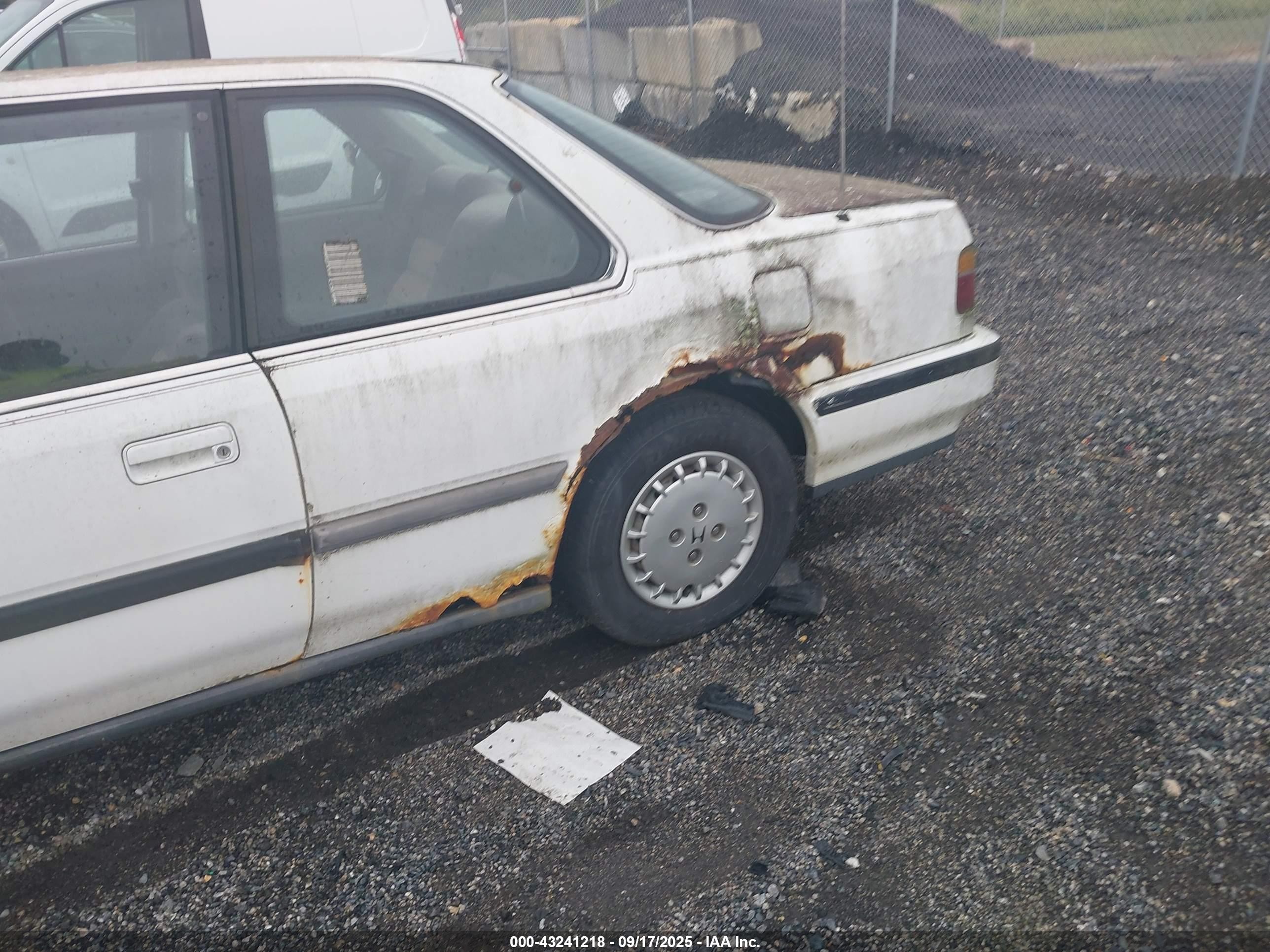 1990 Honda Accord Lx White vin: 1HGCB7150LA014653