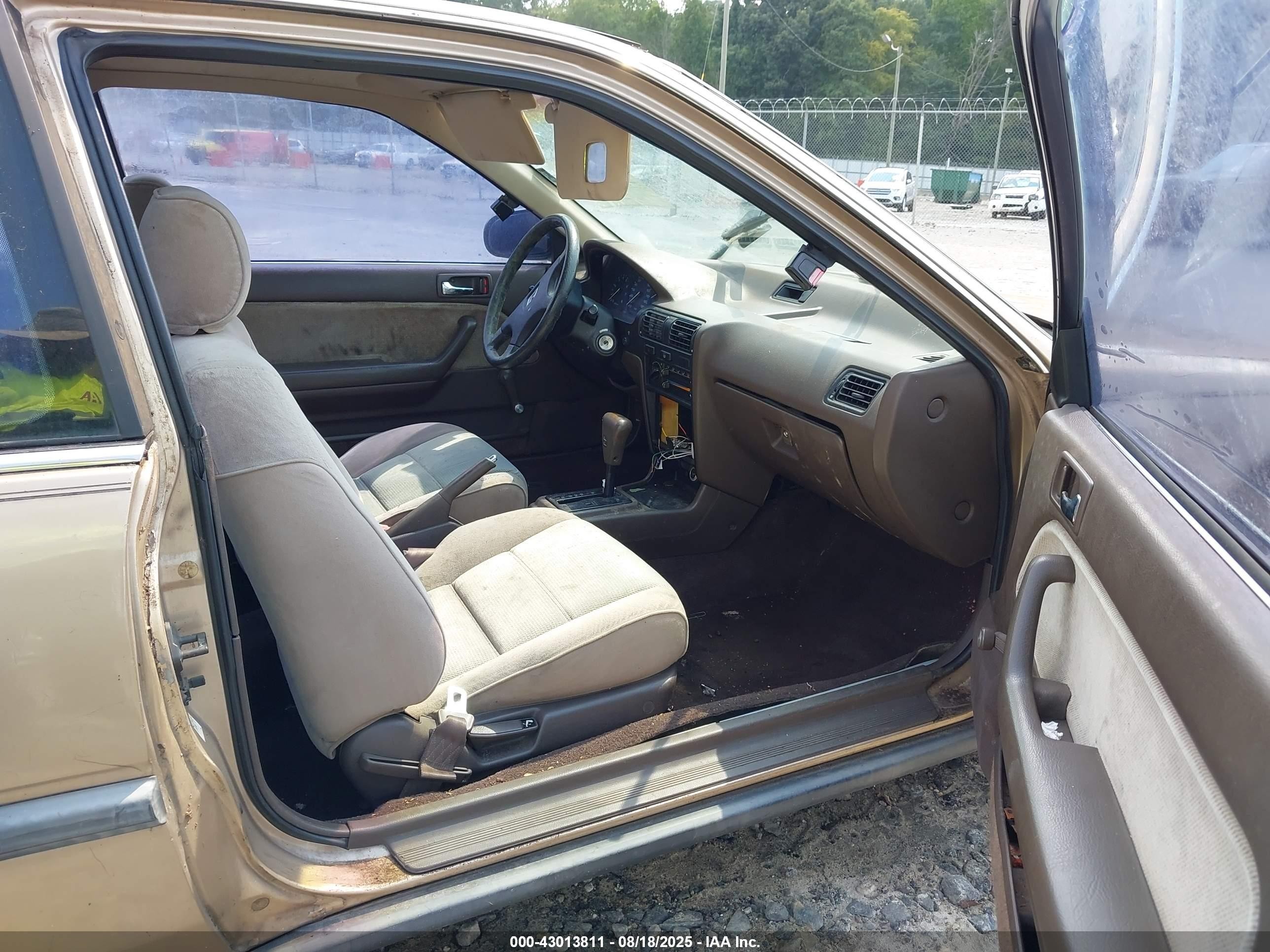 1990 Honda Accord Dx/lx Tan vin: 1HGCB7240LA029112