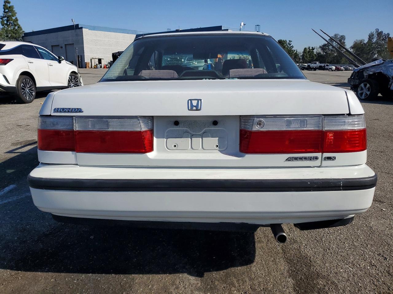 1990 Honda Accord Lx White vin: 1HGCB7253LA017965