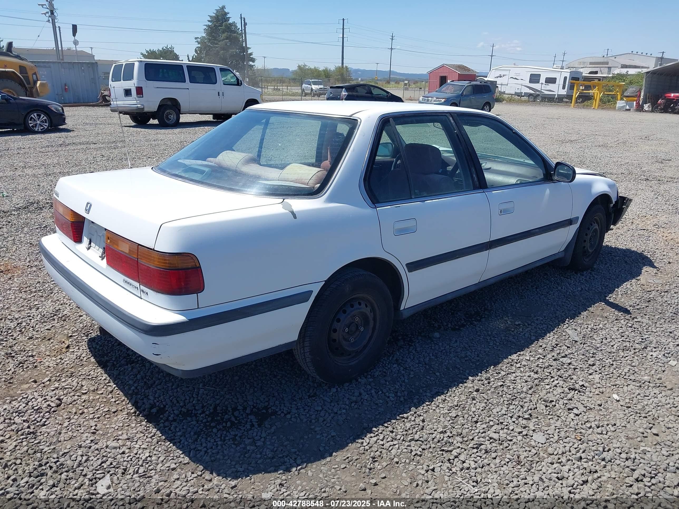 1990 Honda Accord Lx/ex White vin: 1HGCB7551LA168136