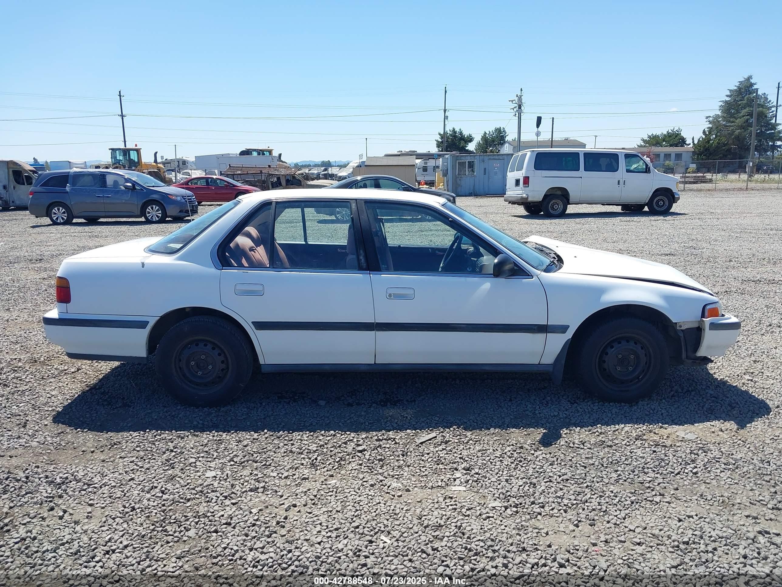 1990 Honda Accord Lx/ex White vin: 1HGCB7551LA168136