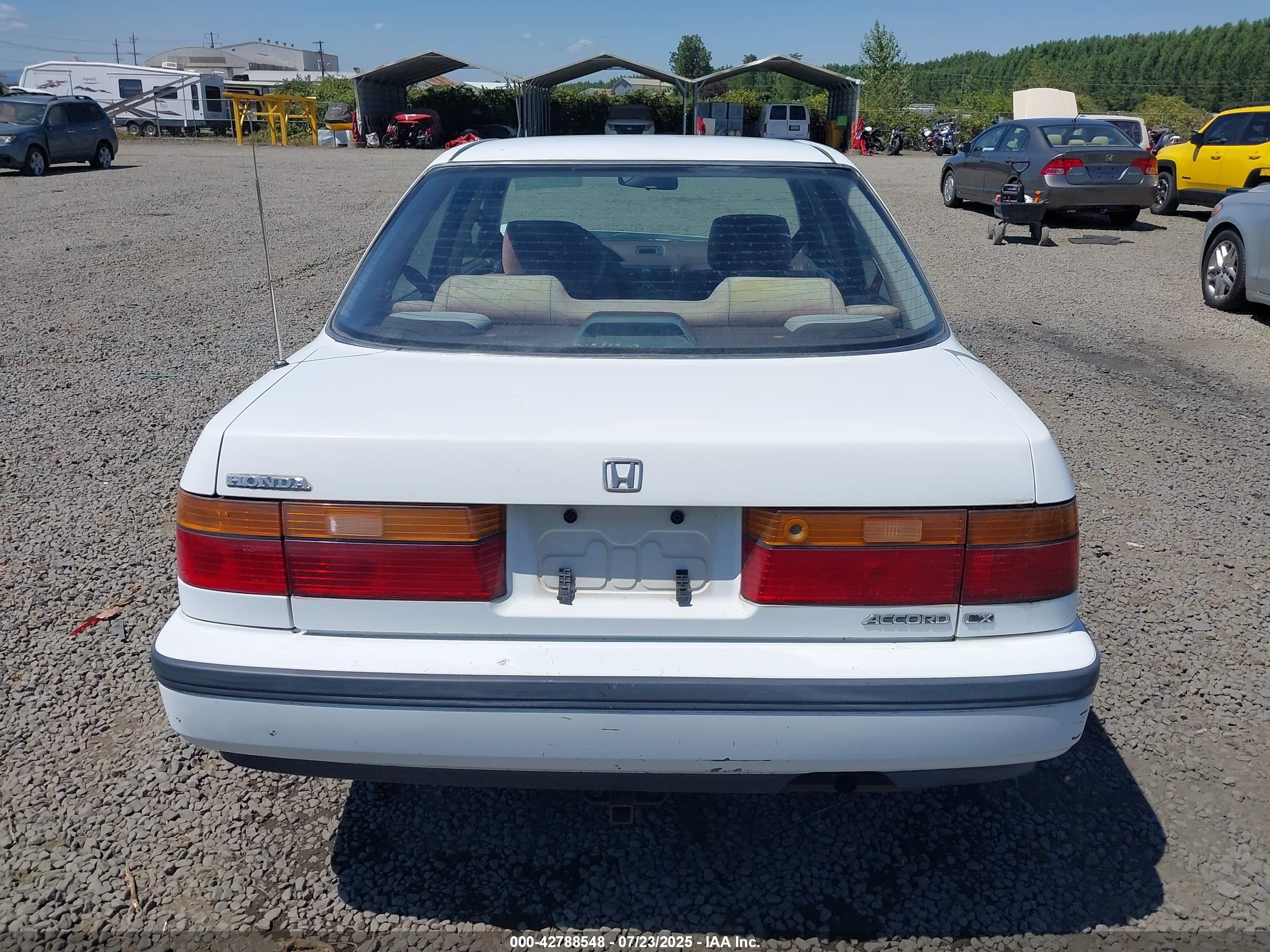 1990 Honda Accord Lx/ex White vin: 1HGCB7551LA168136