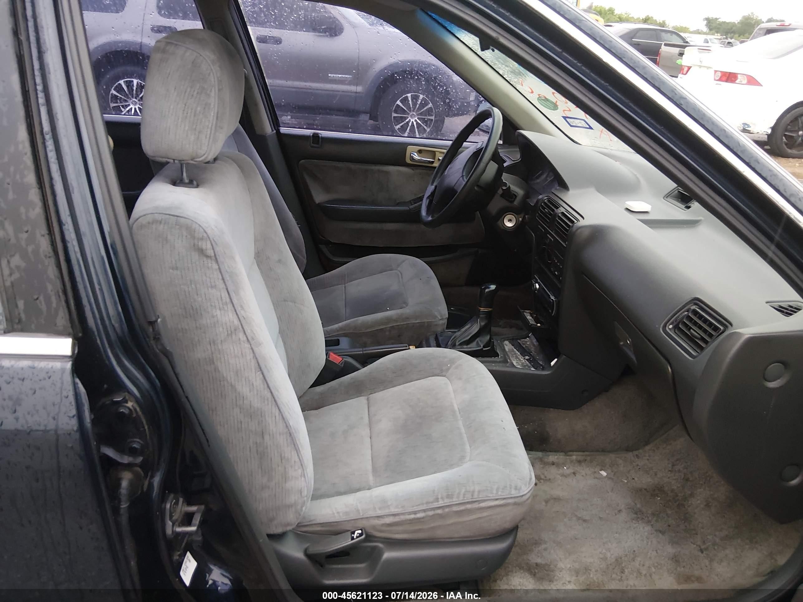 1992 Honda Accord Lx Dark Blue vin: 1HGCB7558NA052953