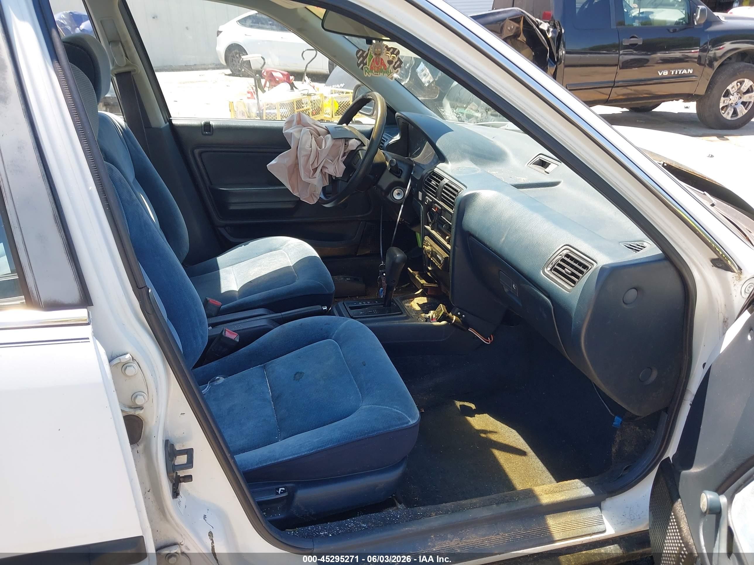 1993 Honda Accord Dx White vin: 1HGCB7641PA162462