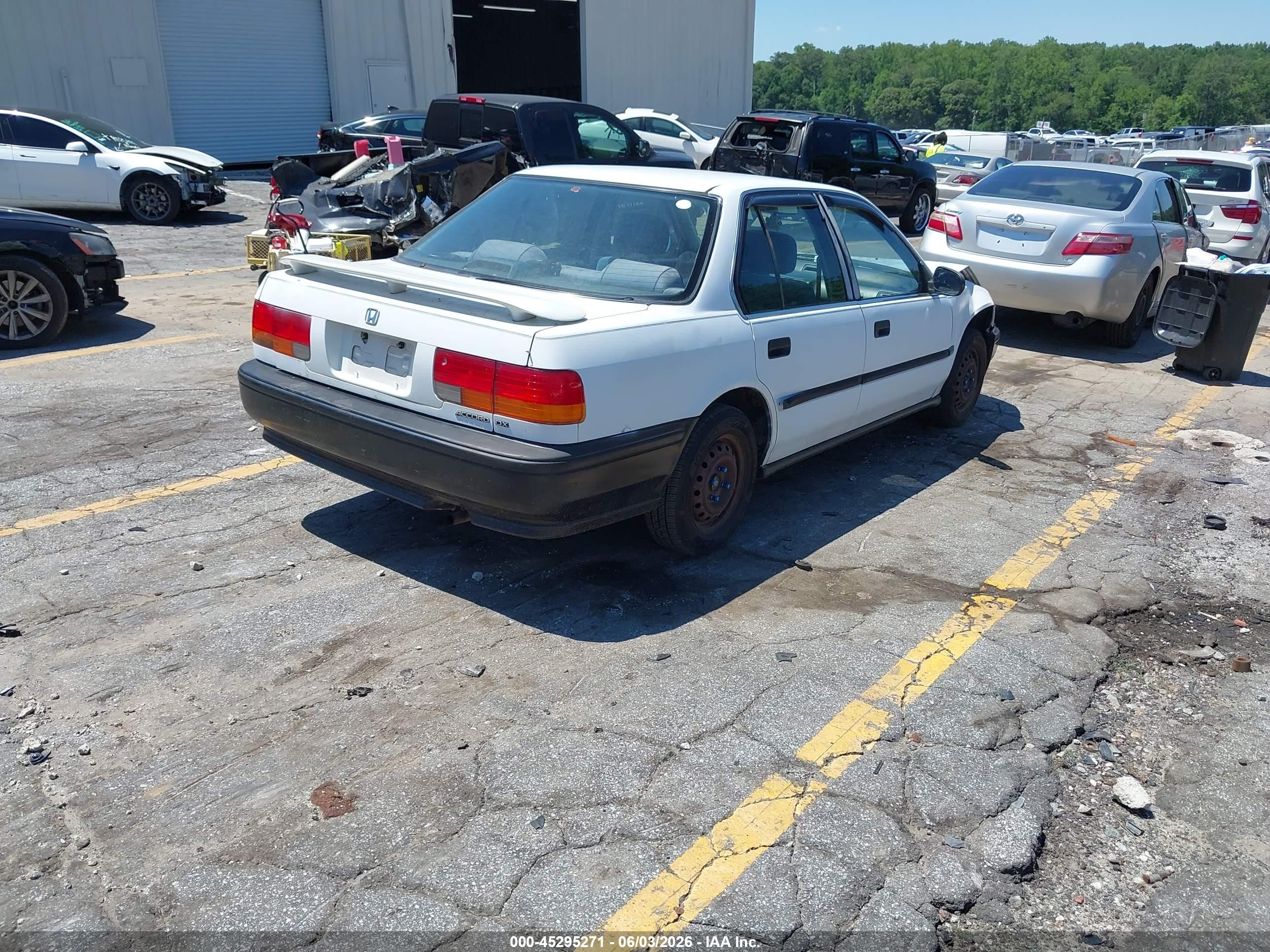 1993 Honda Accord Dx White vin: 1HGCB7641PA162462