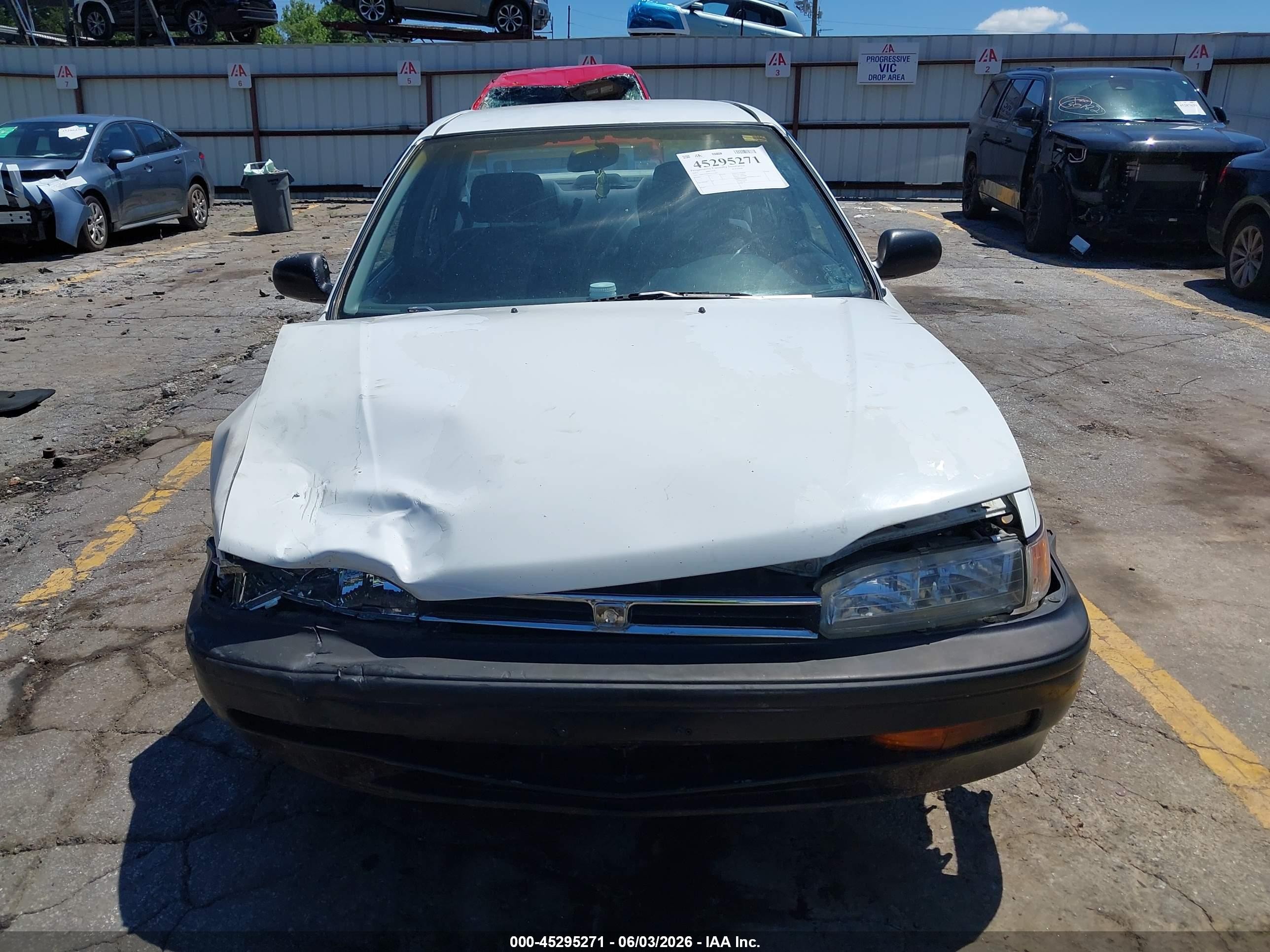 1993 Honda Accord Dx White vin: 1HGCB7641PA162462