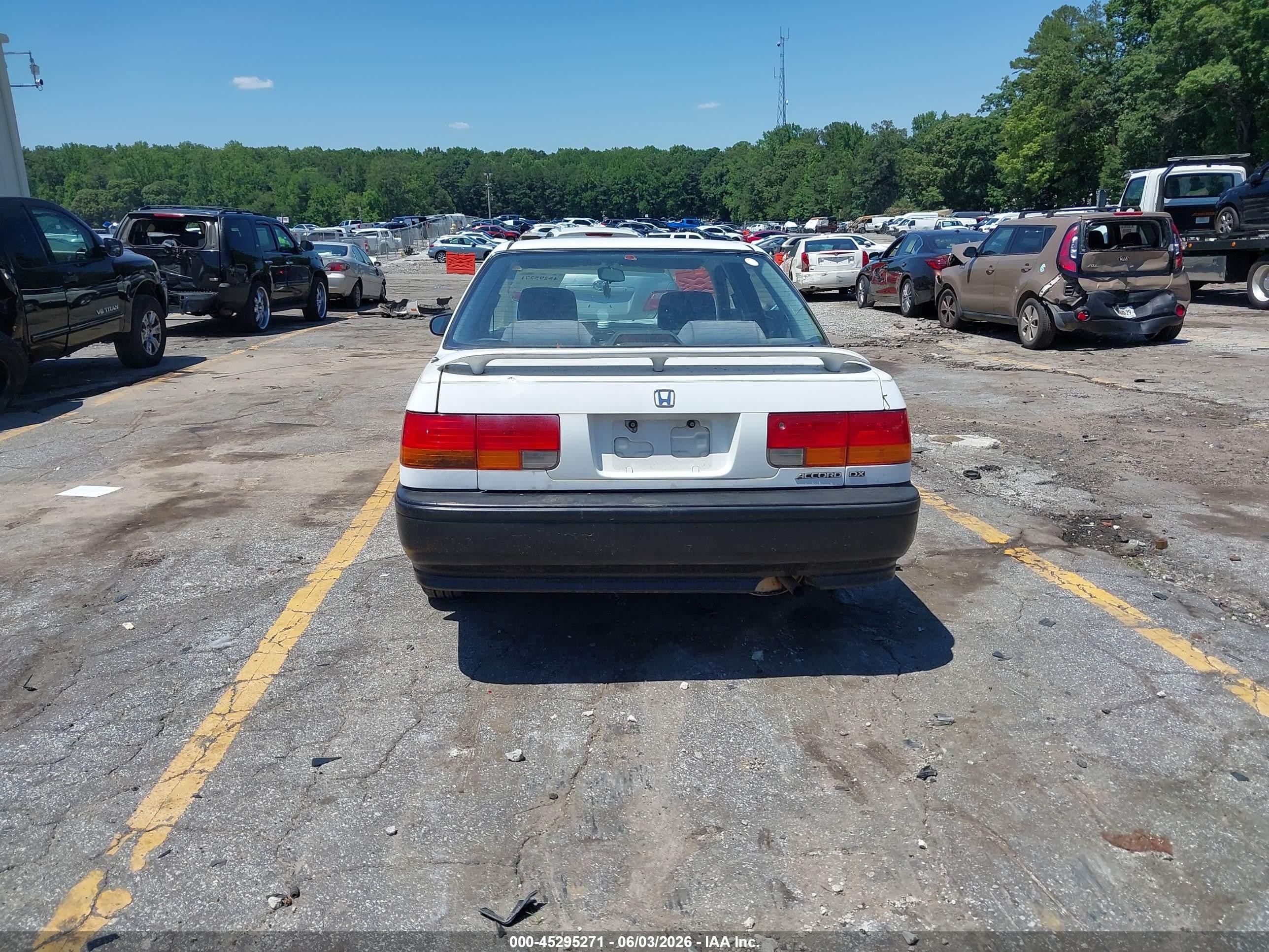 1993 Honda Accord Dx White vin: 1HGCB7641PA162462