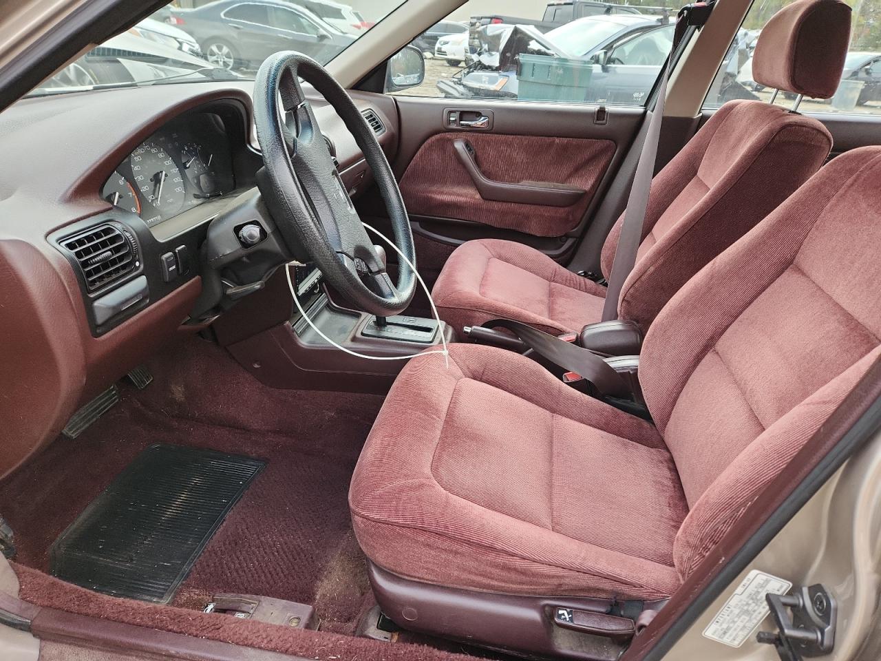 1990 Honda Accord Lx Silver vin: 1HGCB7650LA185542