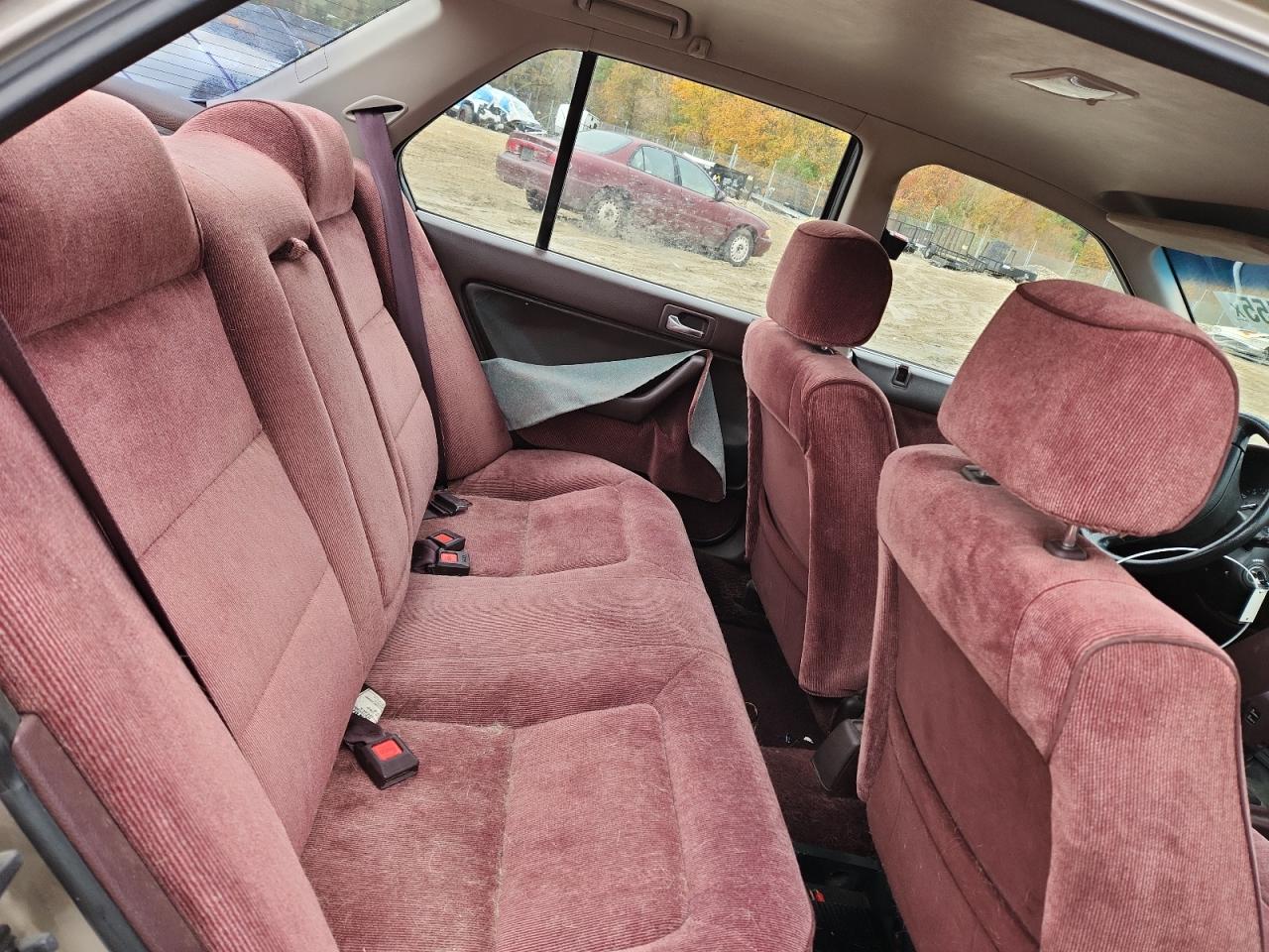 1990 Honda Accord Lx Silver vin: 1HGCB7650LA185542