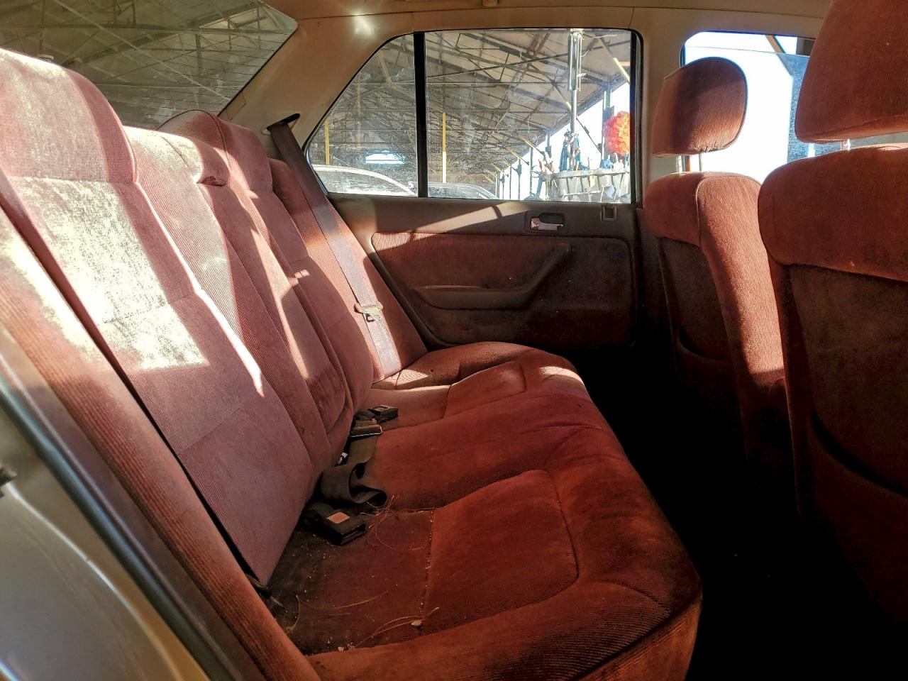 1991 Honda Accord Lx Silver vin: 1HGCB7650MA143437
