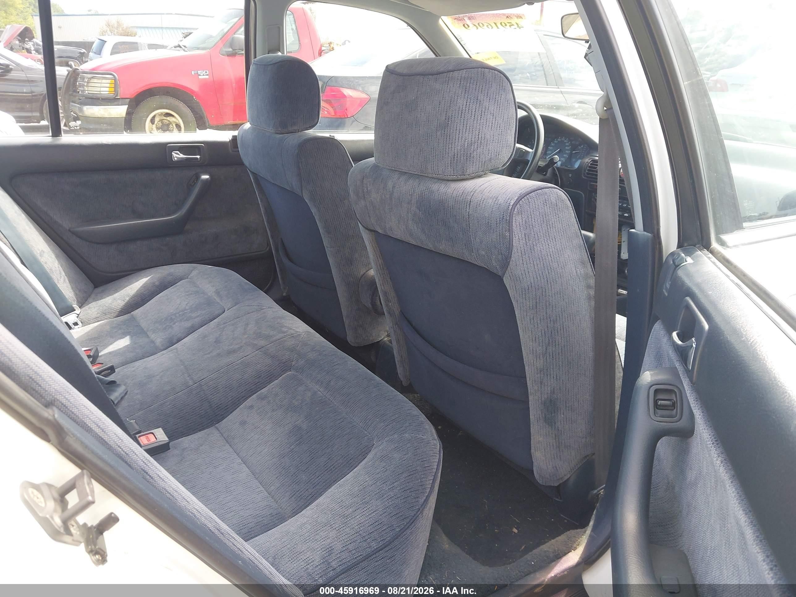 1992 Honda Accord Lx Белый vin: 1HGCB7650NA093365