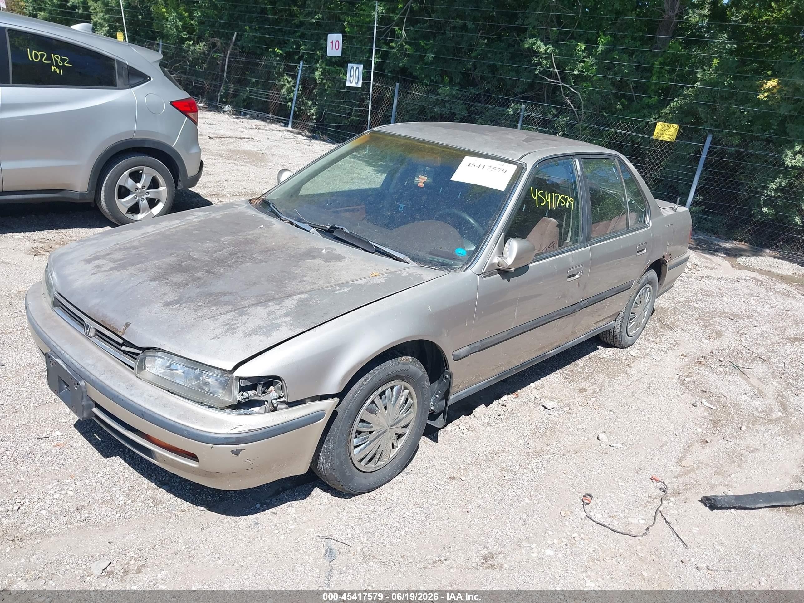 1993 Honda Accord Lx Silver vin: 1HGCB7650PA139117
