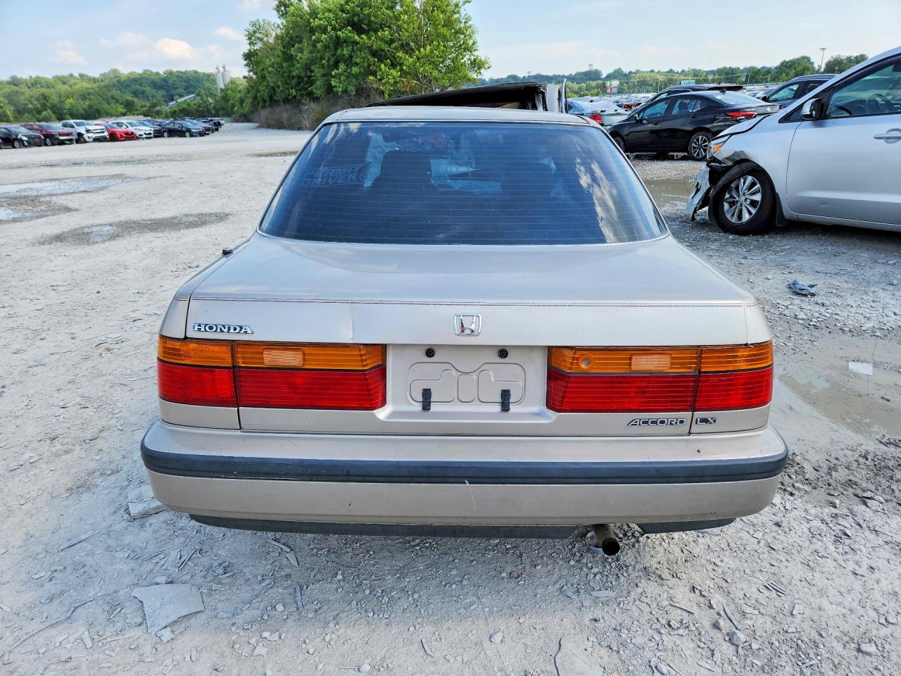 1991 Honda Accord Lx Tan vin: 1HGCB7653MA056423