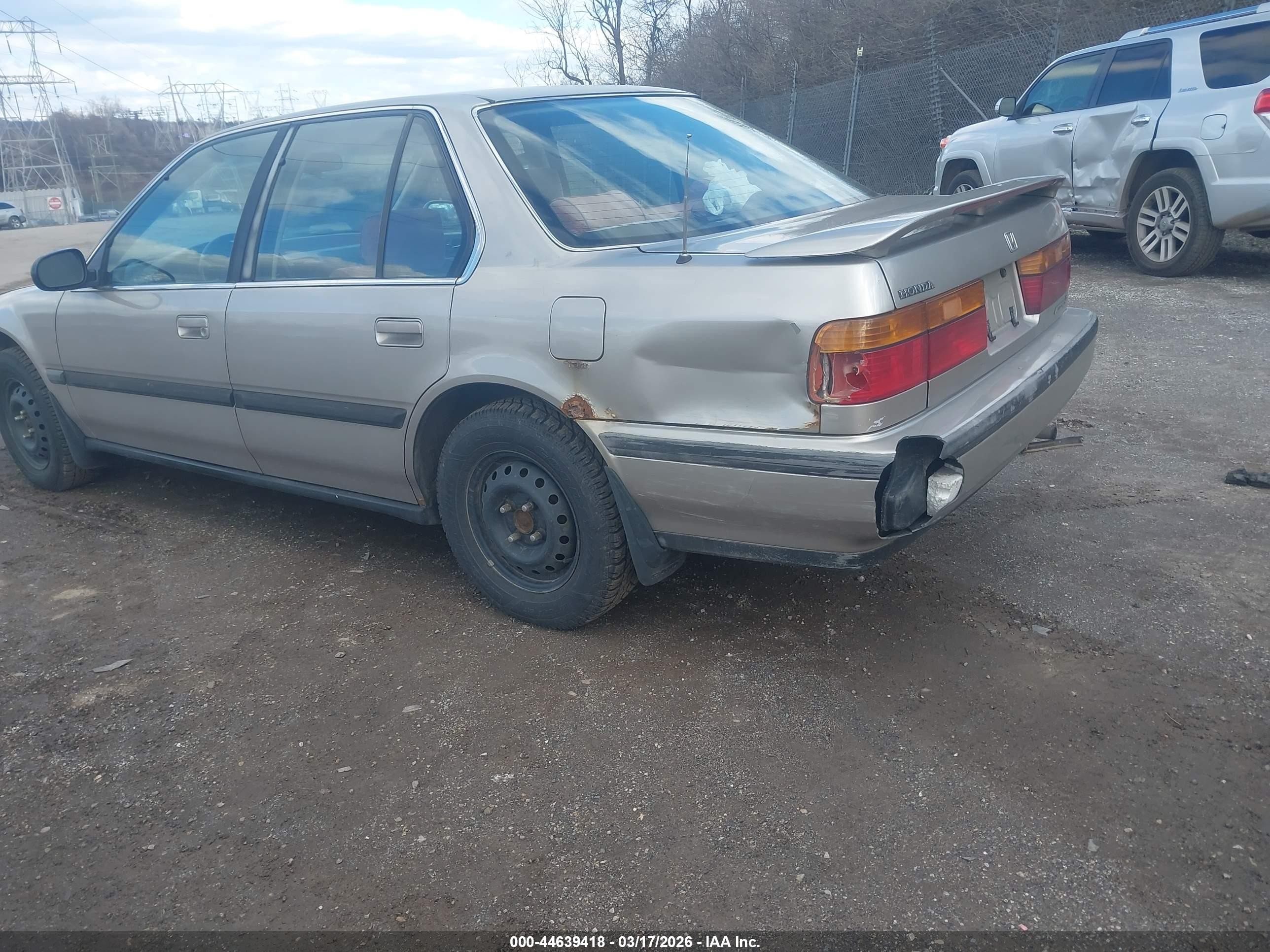 1990 Honda Accord Lx/ex Tan vin: 1HGCB7655LA112103