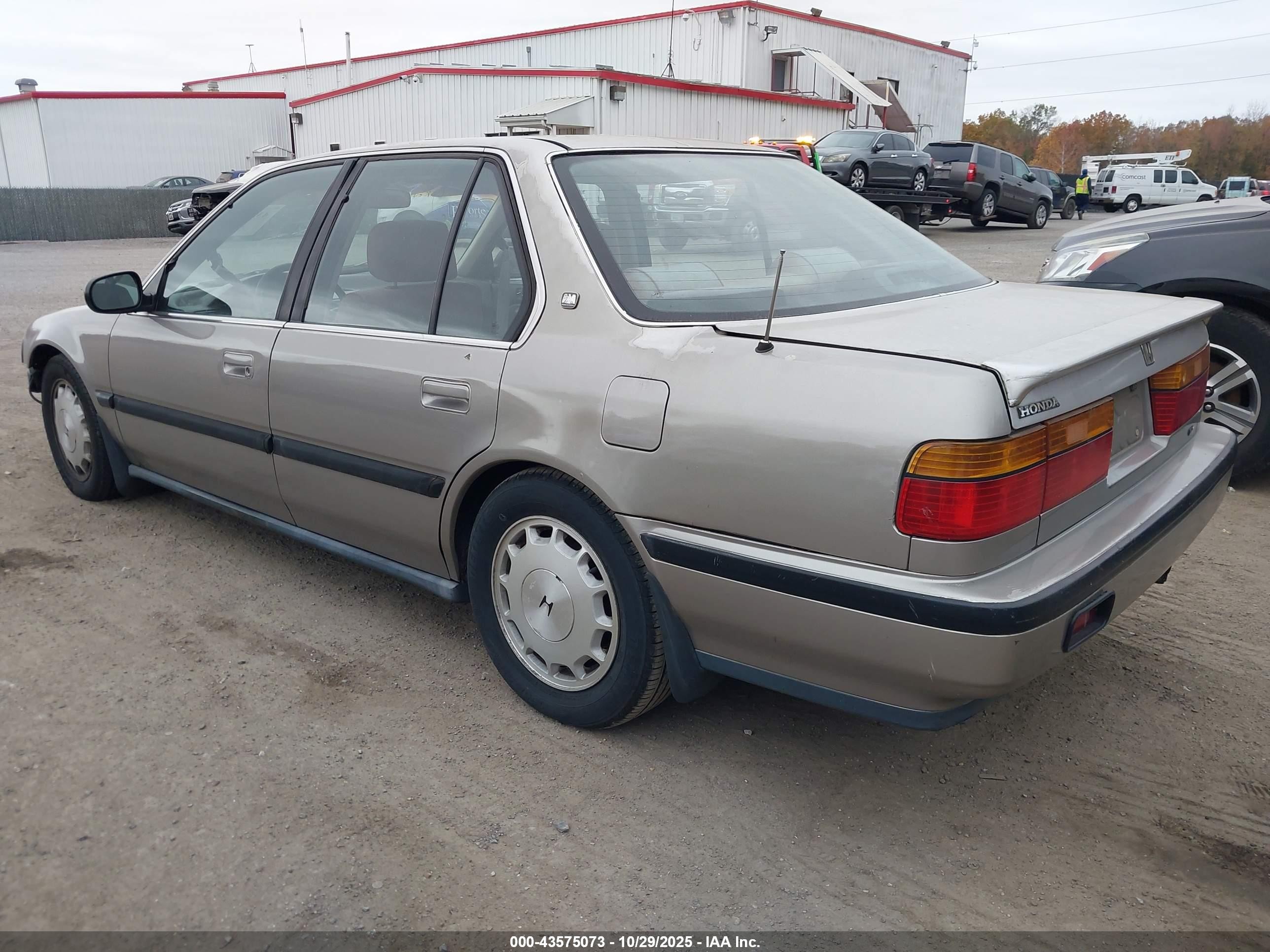 1990 Honda Accord Lx/ex Tan vin: 1HGCB7656LA122171