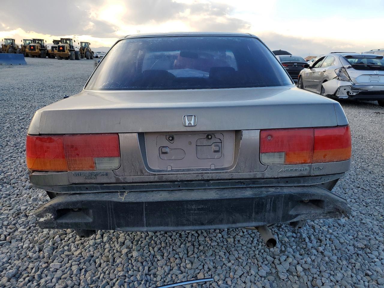 1992 Honda Accord Lx Gray vin: 1HGCB7657NA188909