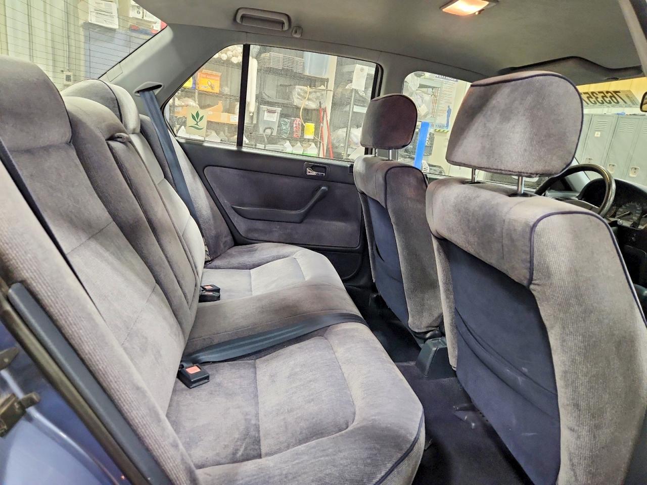 1990 Honda Accord Lx Blue vin: 1HGCB7658LA000105