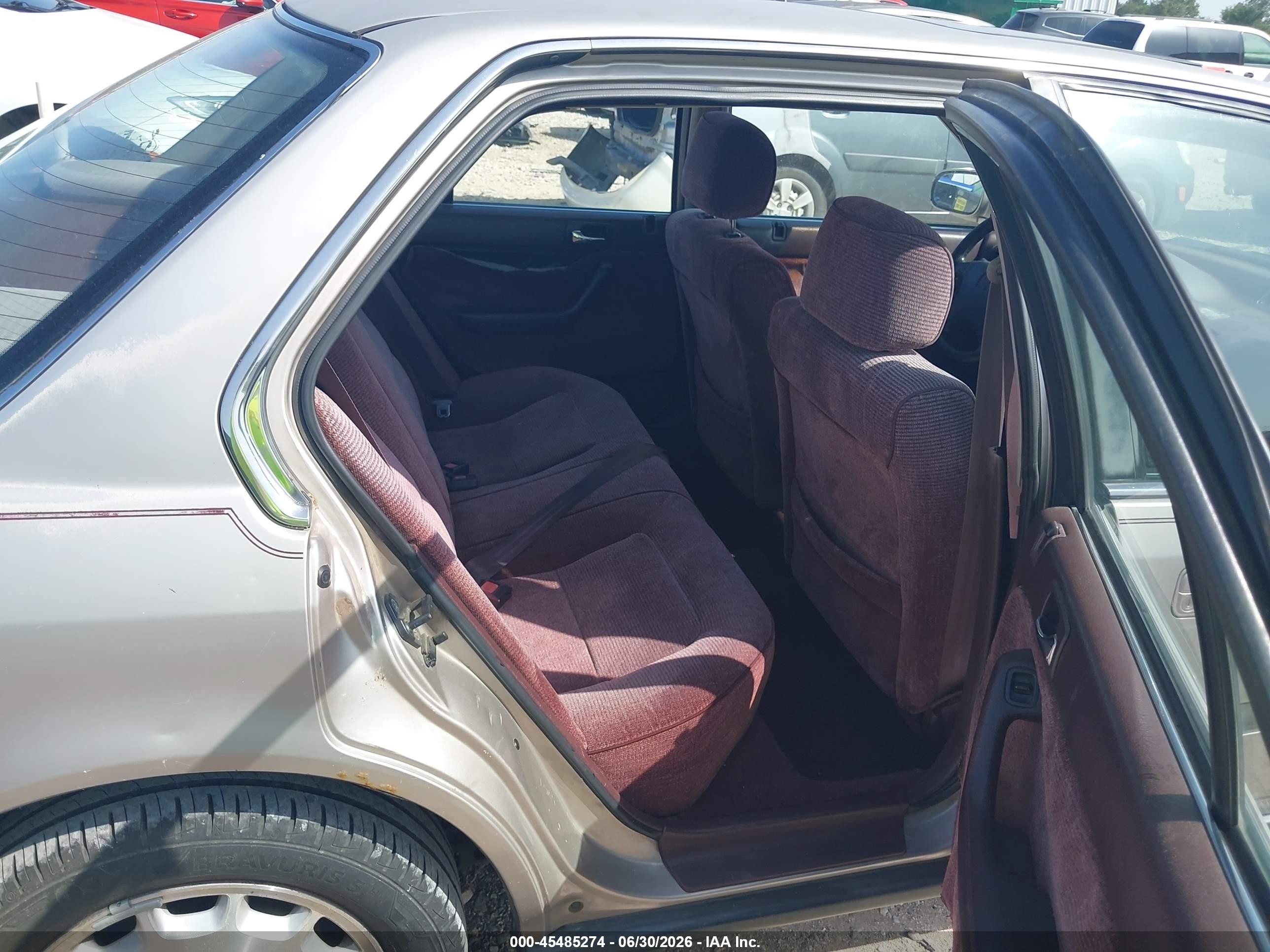 1993 Honda Accord Ex Silver vin: 1HGCB7673PA075818
