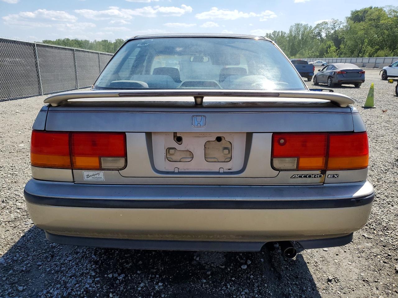 1992 Honda Accord Ex Silver vin: 1HGCB7678NA008323