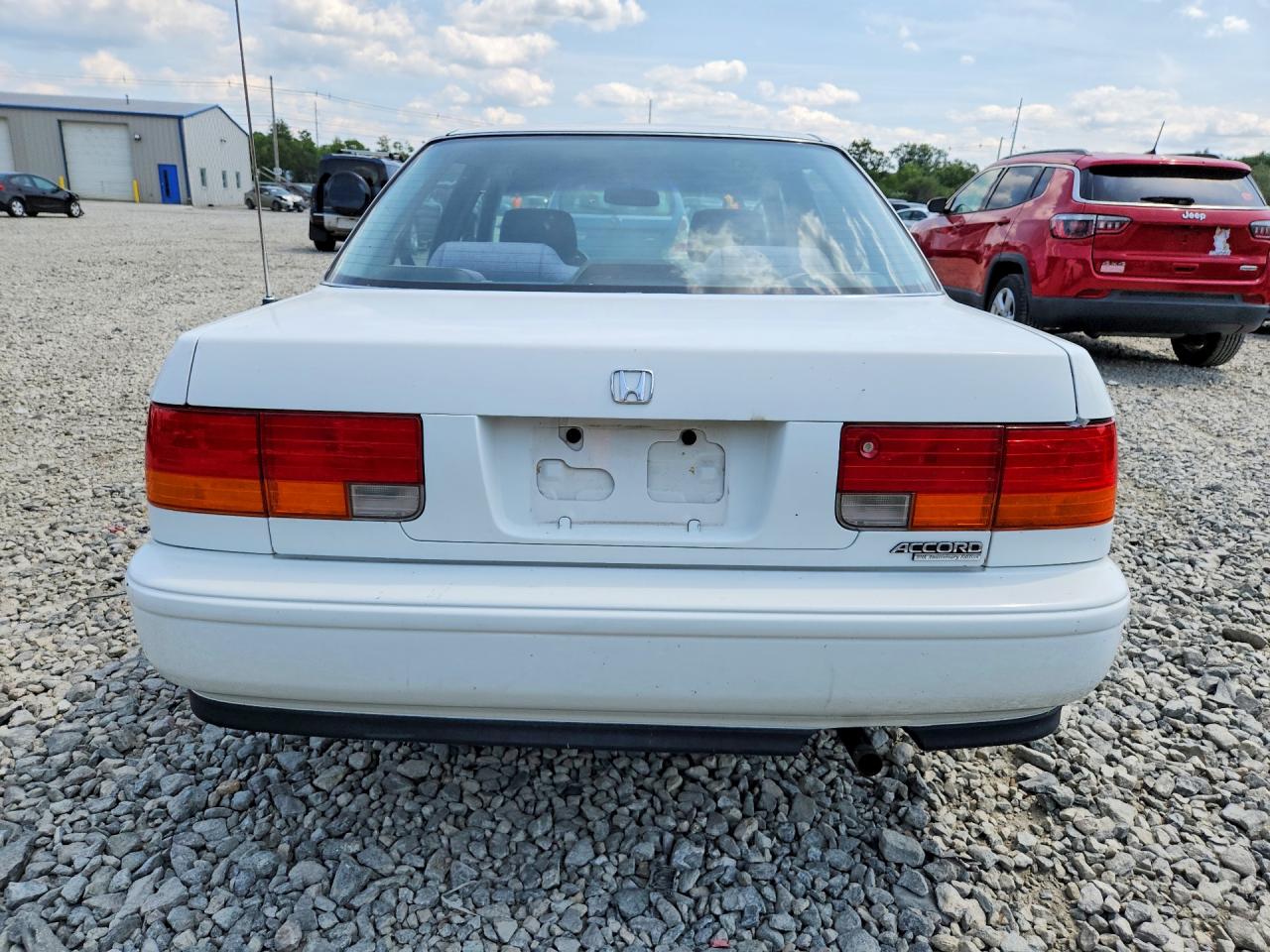 1993 Honda Accord 10th Anniversary Белый vin: 1HGCB7693PA154276