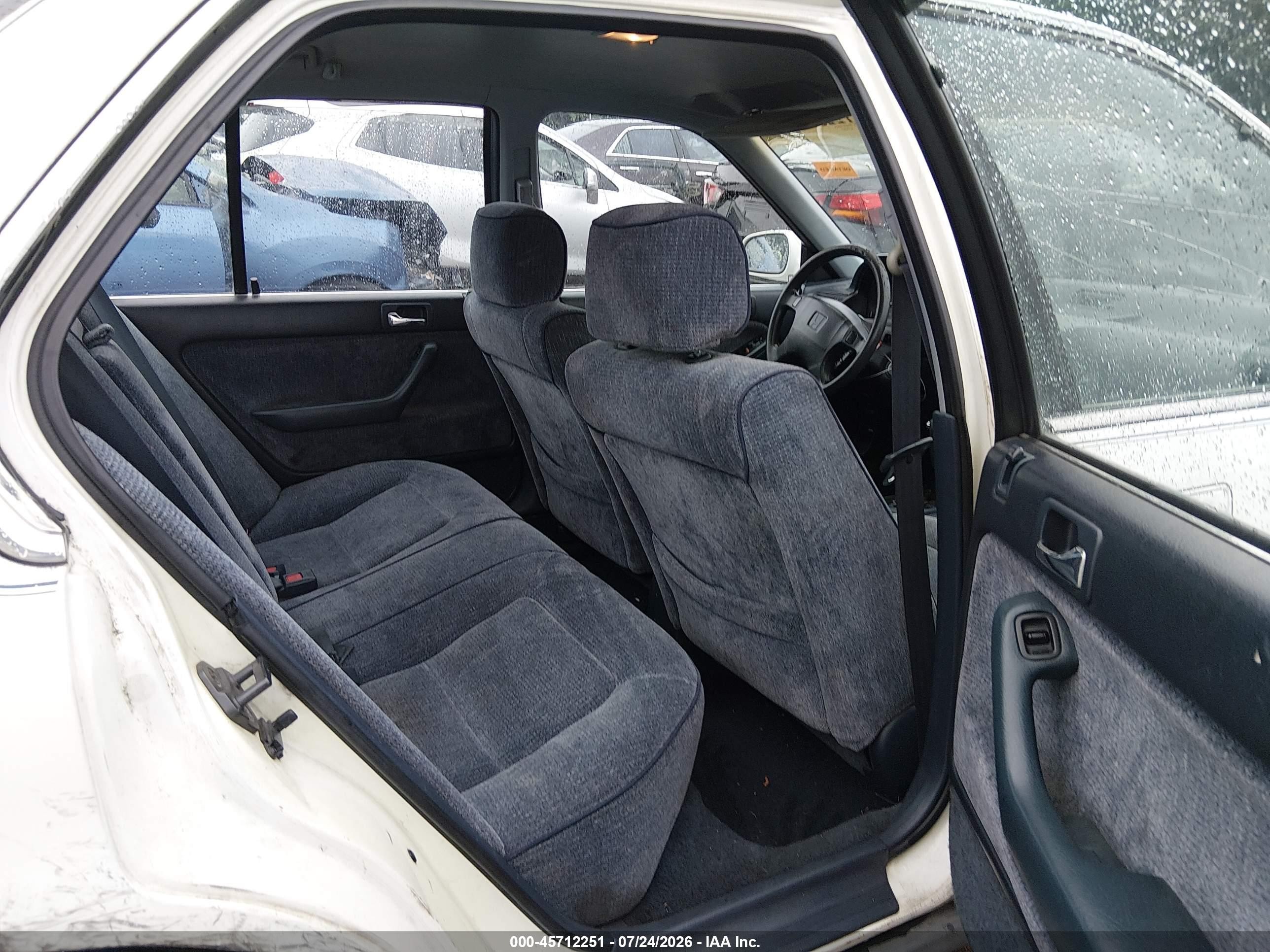 1993 Honda Accord 10th Anniversary White vin: 1HGCB7697PA157908